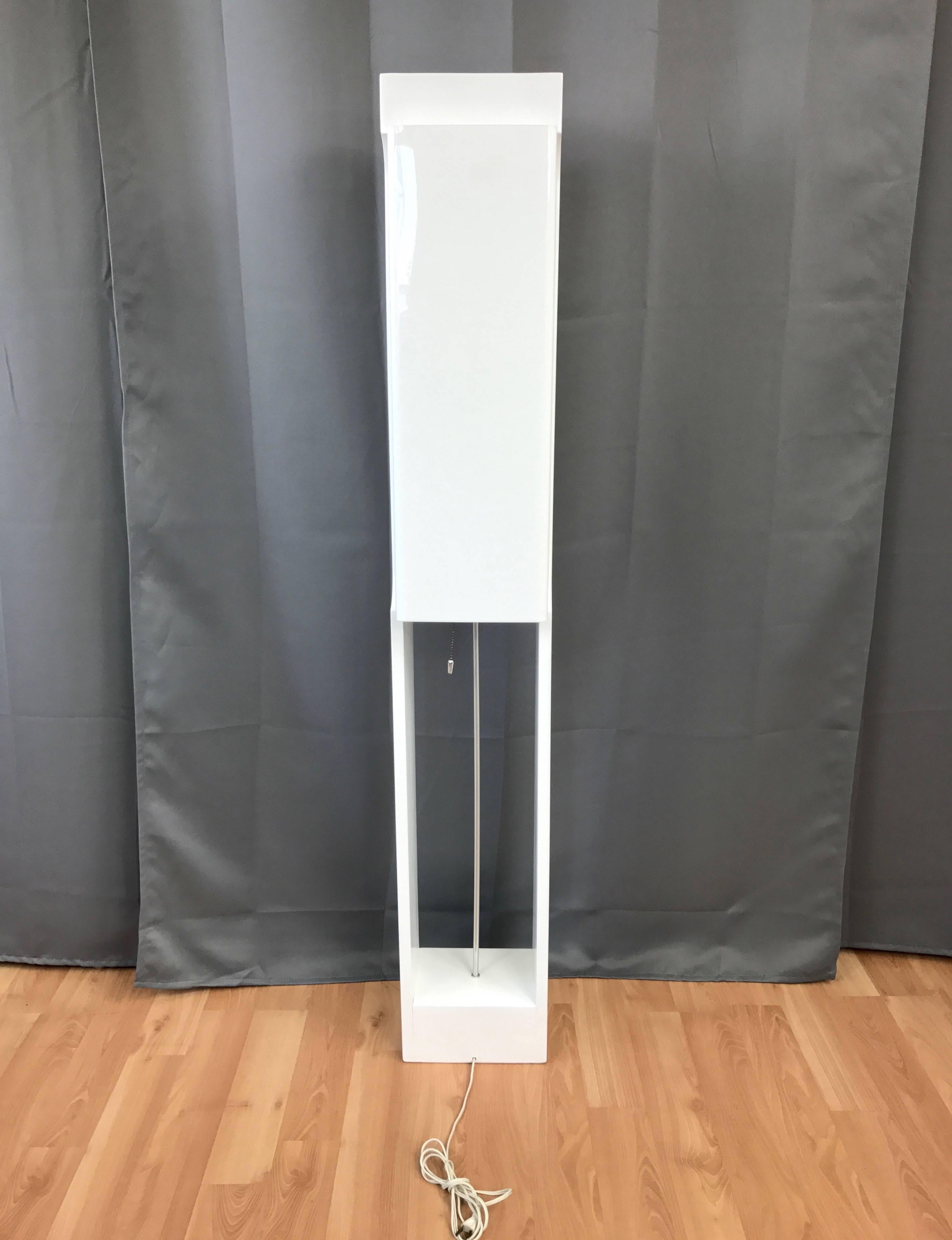 Towering Minimalist White Lacquer and Acrylic Vintage Floor Lamp In Good Condition In San Francisco, CA