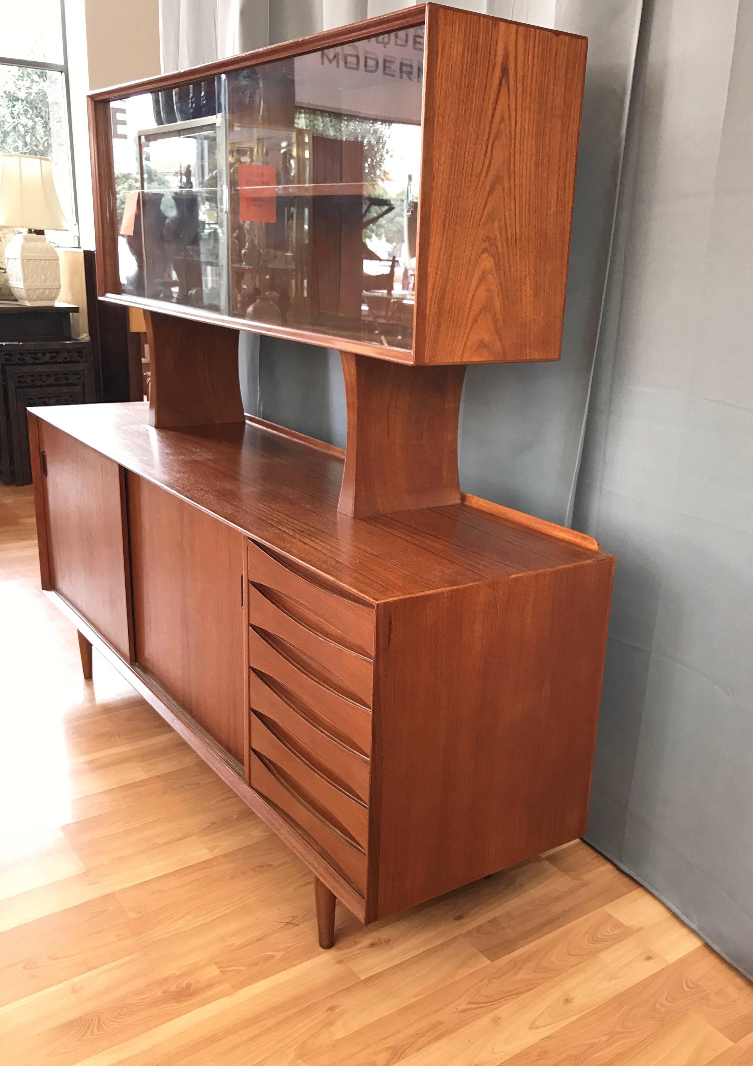 Arne Vodder OS-29 Teak Sideboard with Rare Floating Hutch In Good Condition In San Francisco, CA