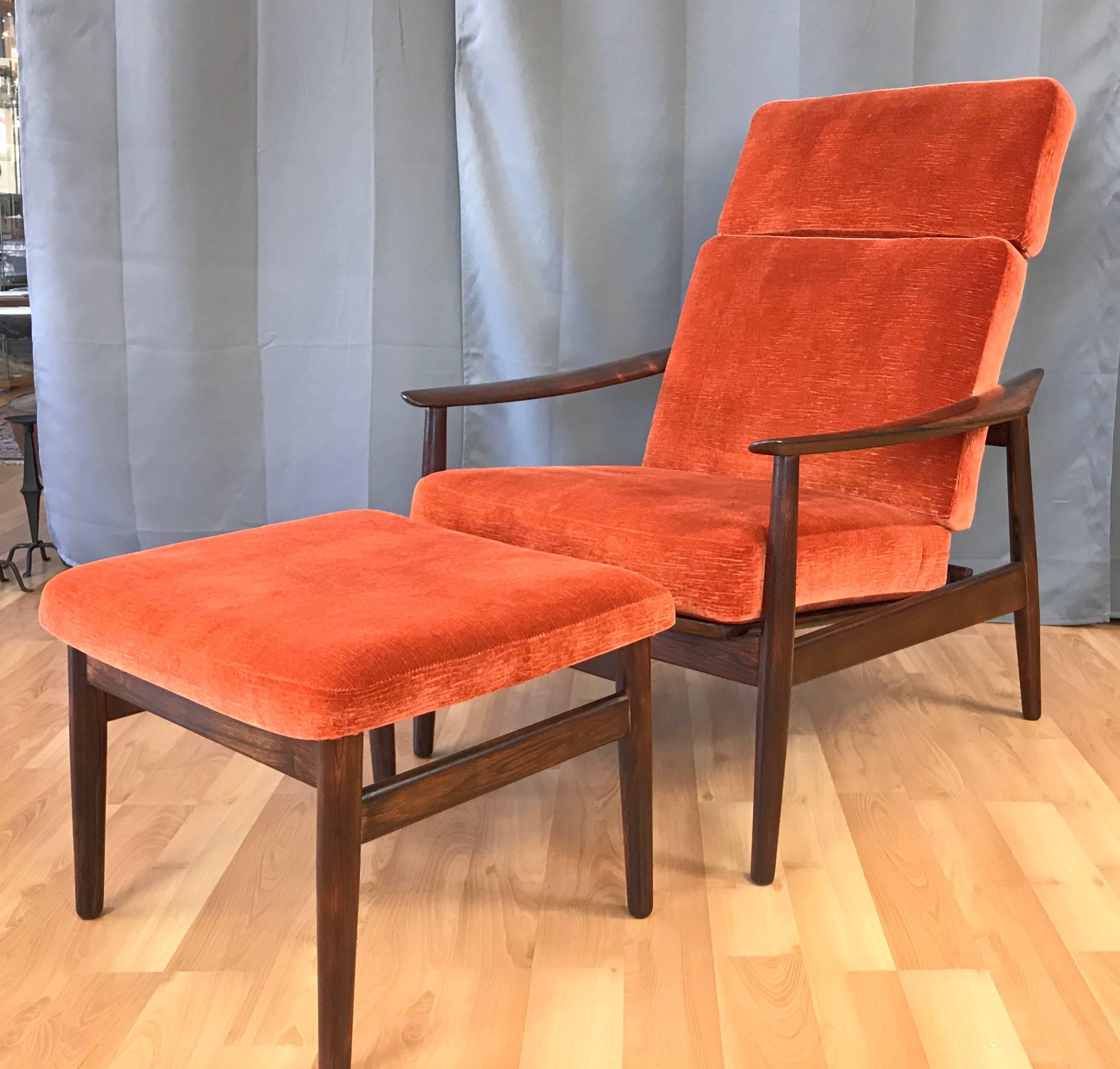 An exceptional model FD-164 reclining lounge chair and ottoman in rosewood and velvet designed by Arne Vodder for France & Son, and originally retailed by John Stuart.

Solid rosewood frame has expertly crafted sculptural elements, including sleek
