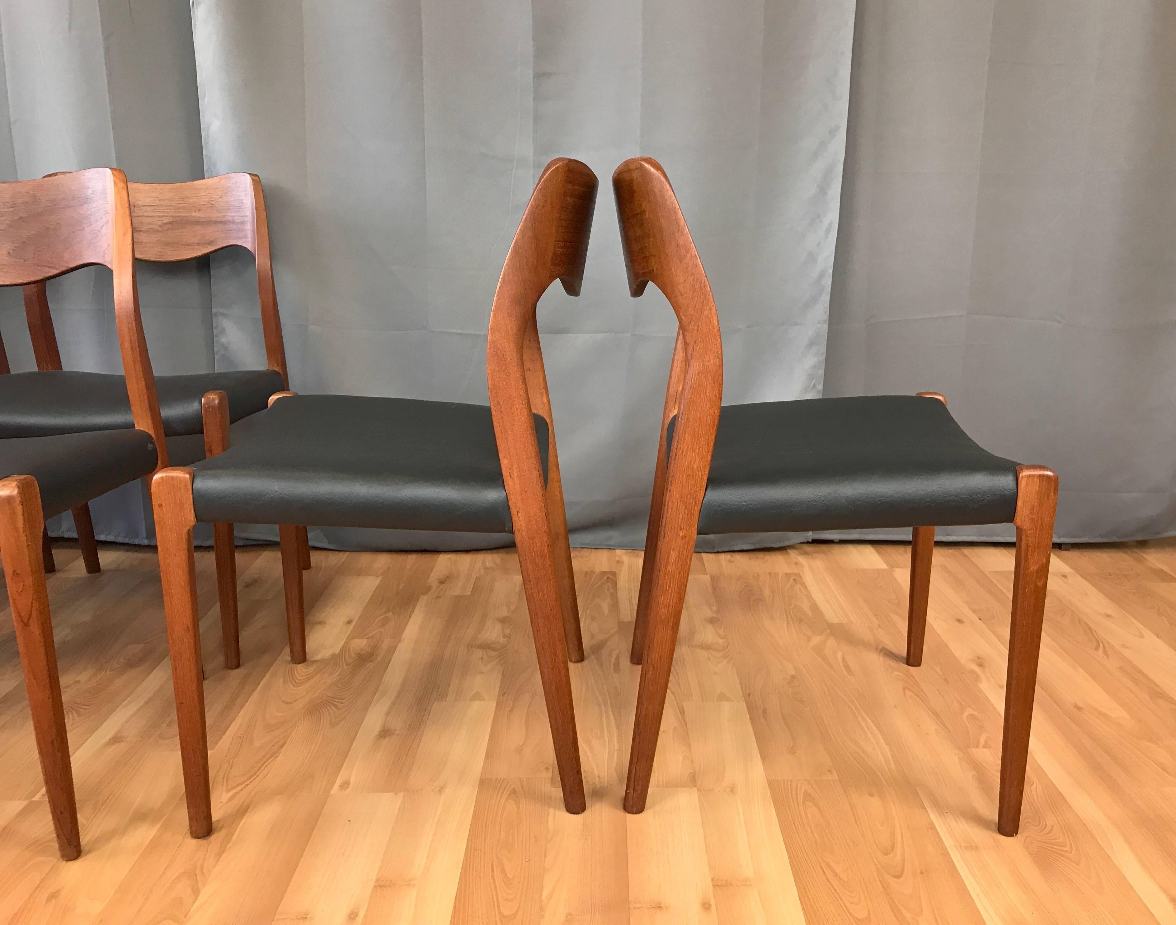 Set of Six N.O. Møller Model 71 Teak Dining Chairs In Good Condition In San Francisco, CA