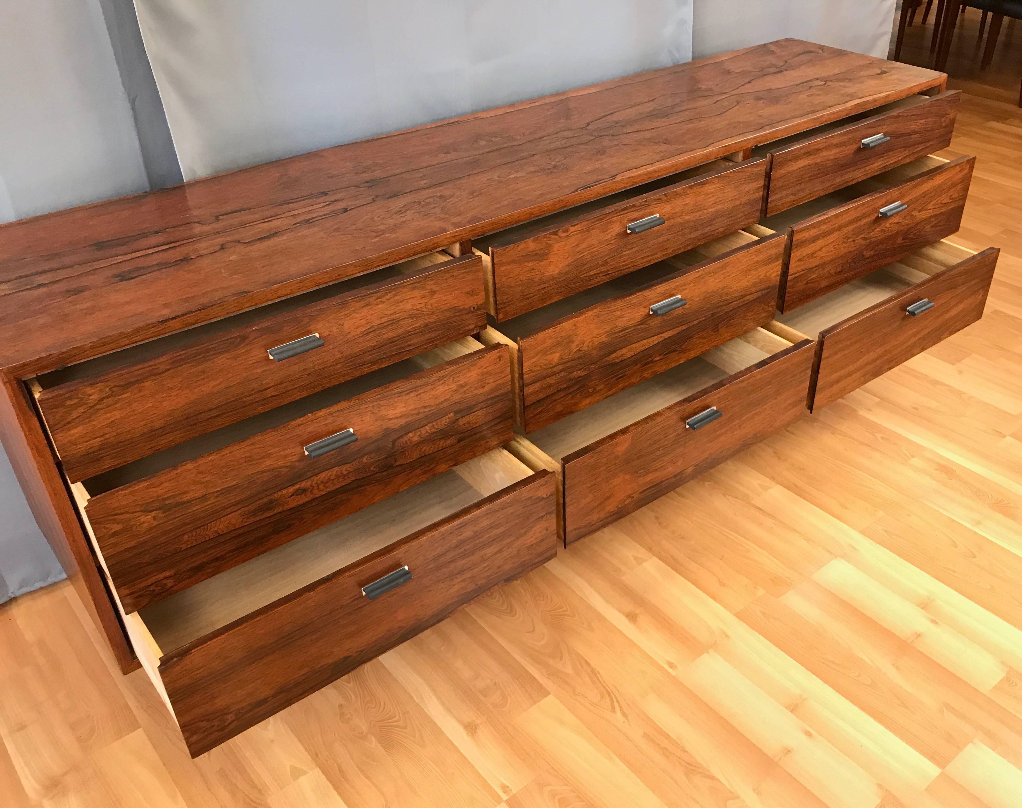 Harvey Probber Style Large Nine-Drawer Rosewood Dresser In Good Condition In San Francisco, CA