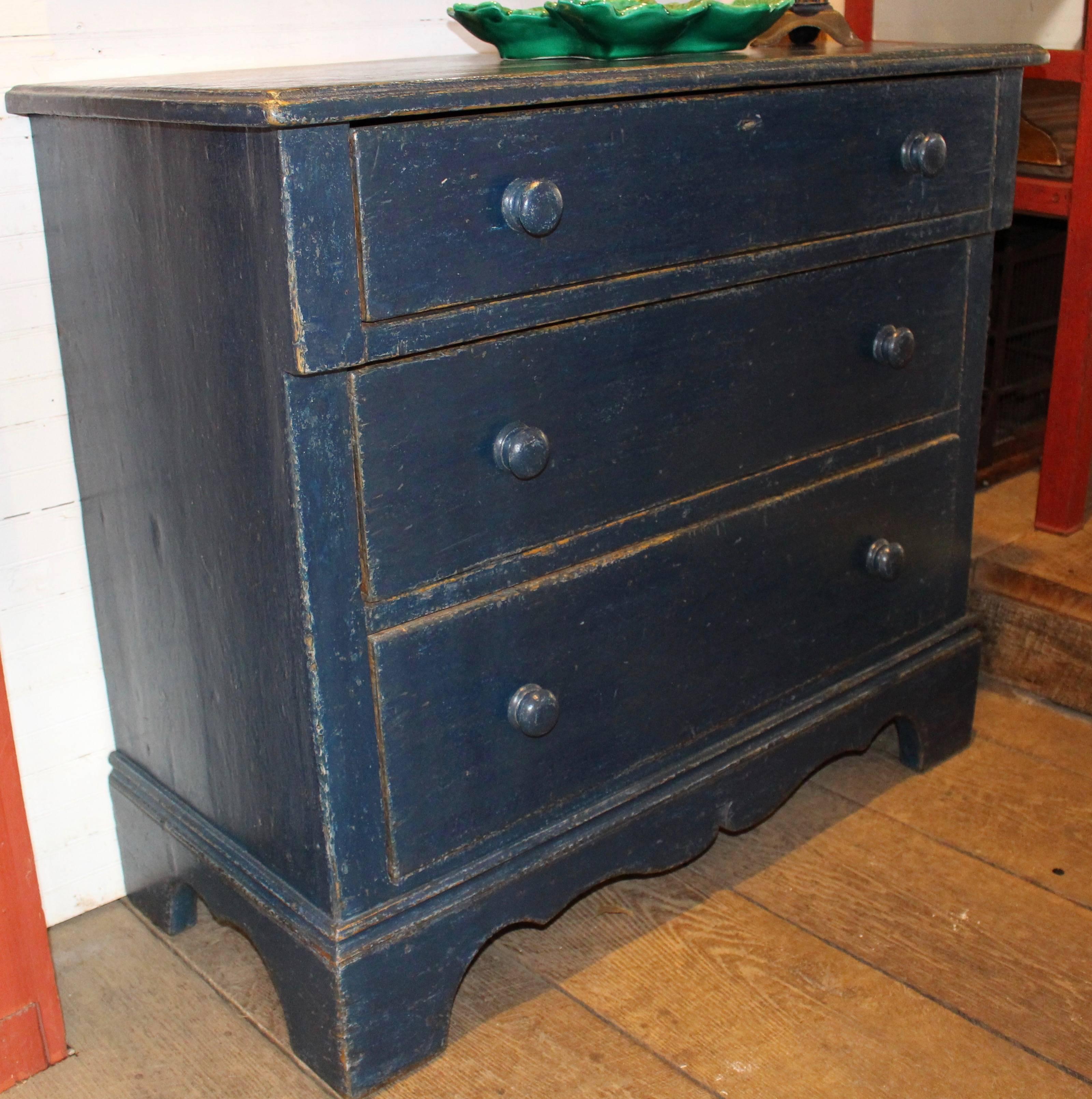 Blue Three-Drawer Dresser In Good Condition For Sale In Woodbury, CT