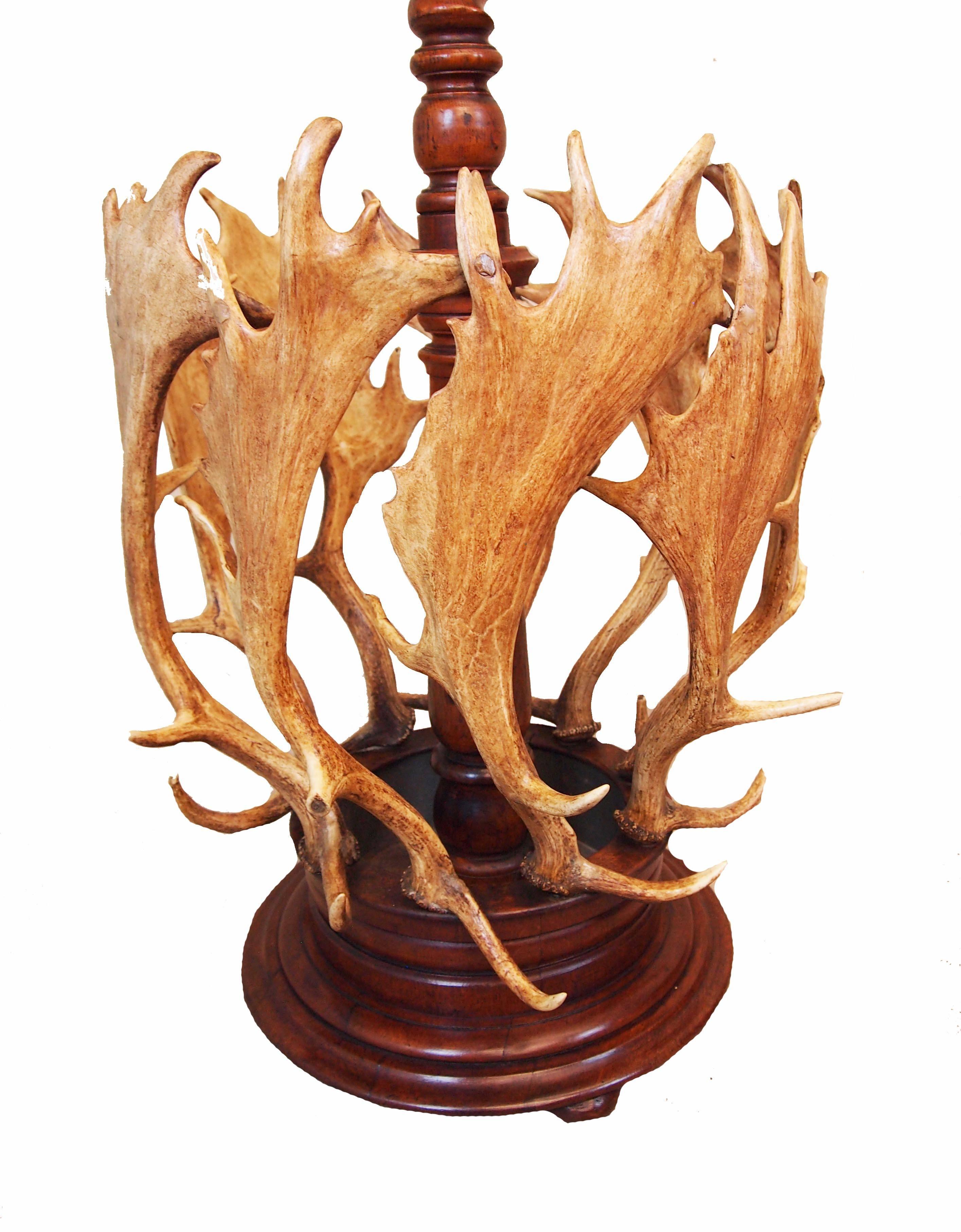 A rare mid-19th century oak and antler hallstand having central barley twist turned
Upright support with applied fallow deer antler branches above cylindrical
Base with interlocking upright antlers and lead lined drip tray

Patented design