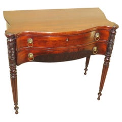 Tavolo federale americano del XIX secolo in mogano a serpentina