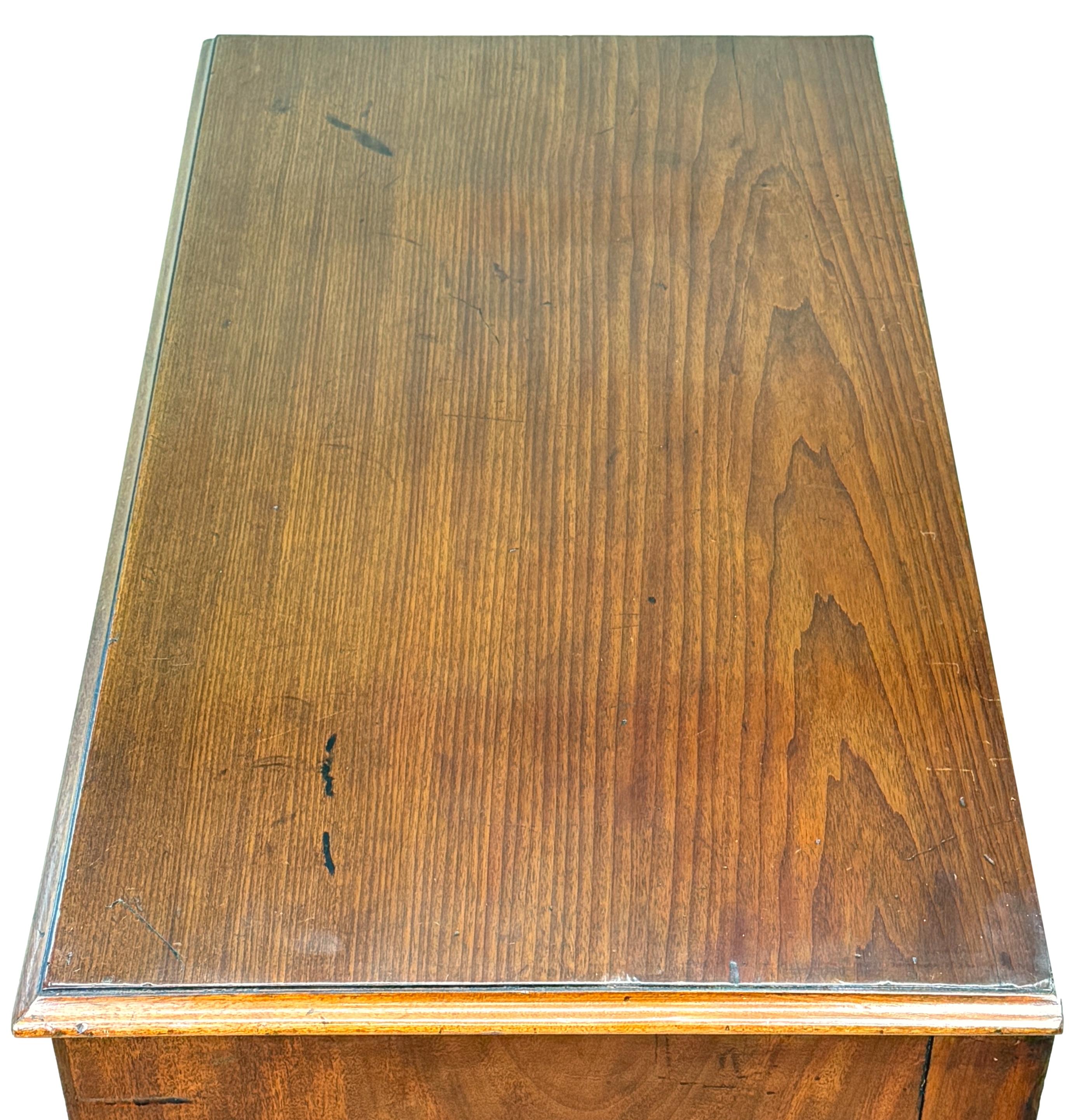 18th Century George III Mahogany Chest Of Drawers For Sale
