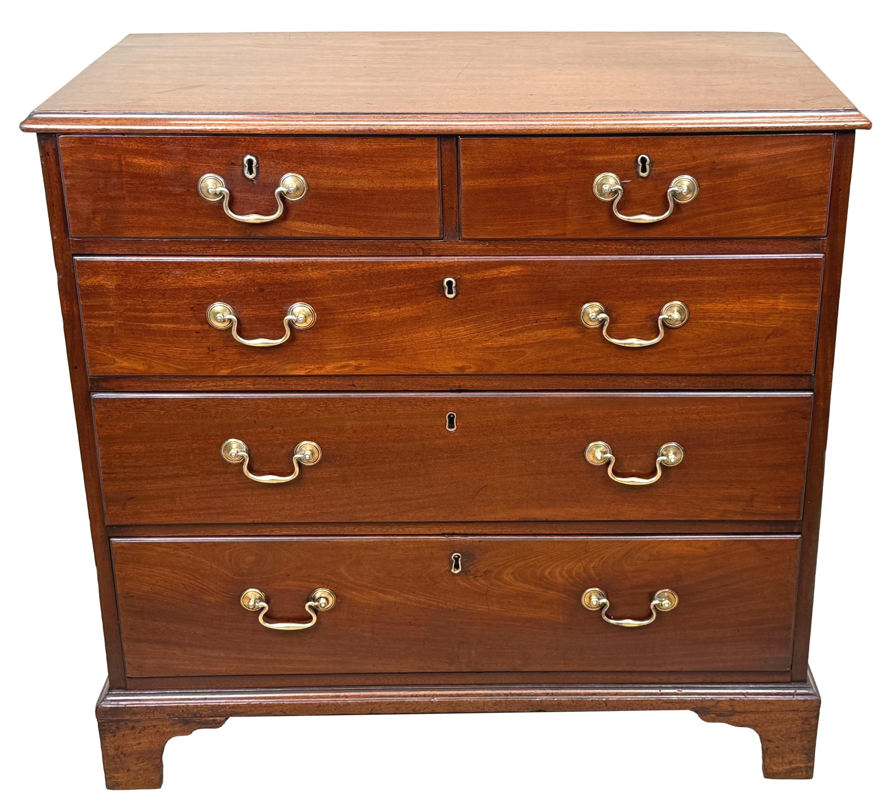 George III Mahogany Chest Of Drawers For Sale 5