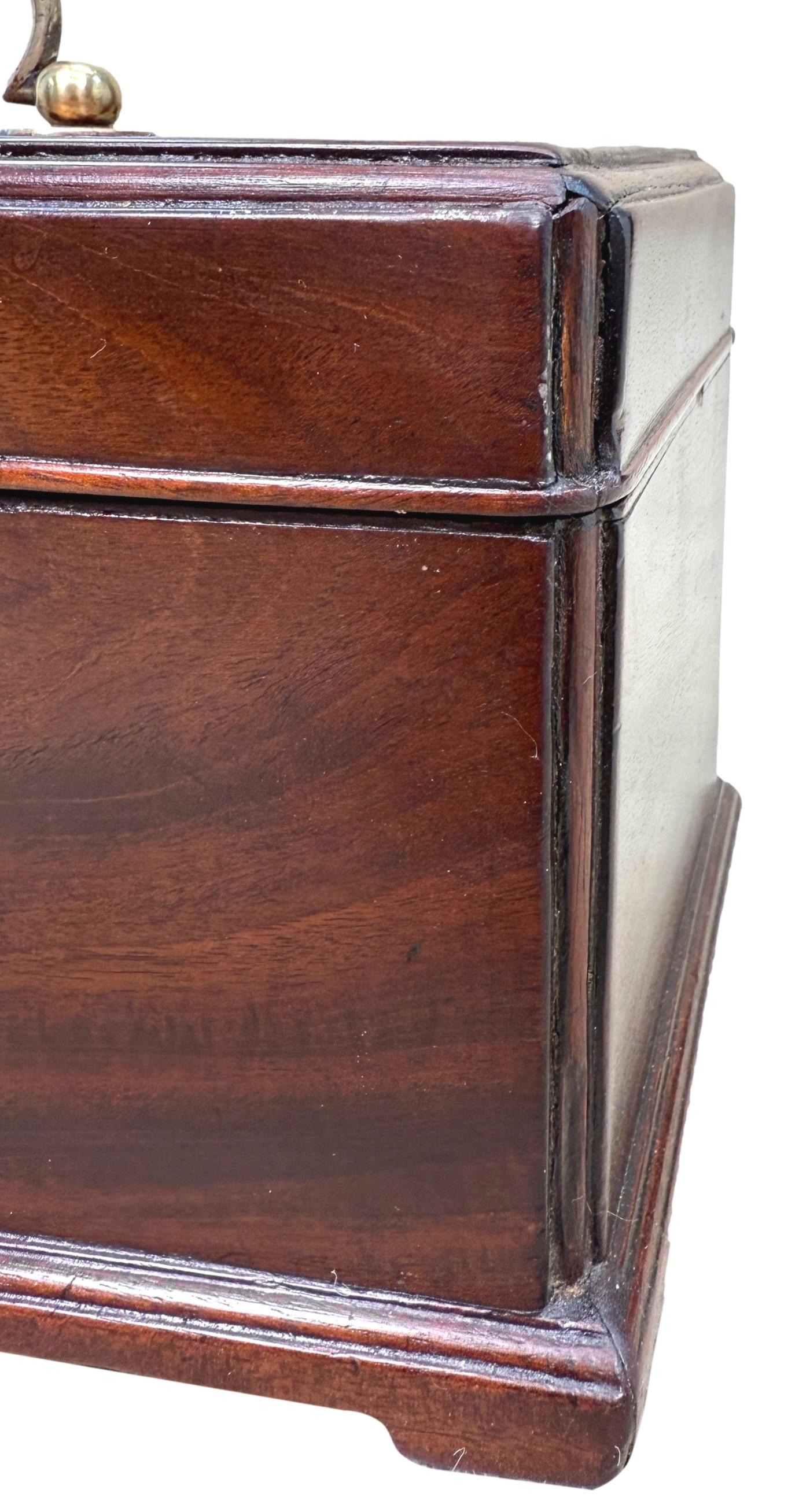 Boite à thé en acajou d'époque George II Bon état - En vente à Bedfordshire, GB