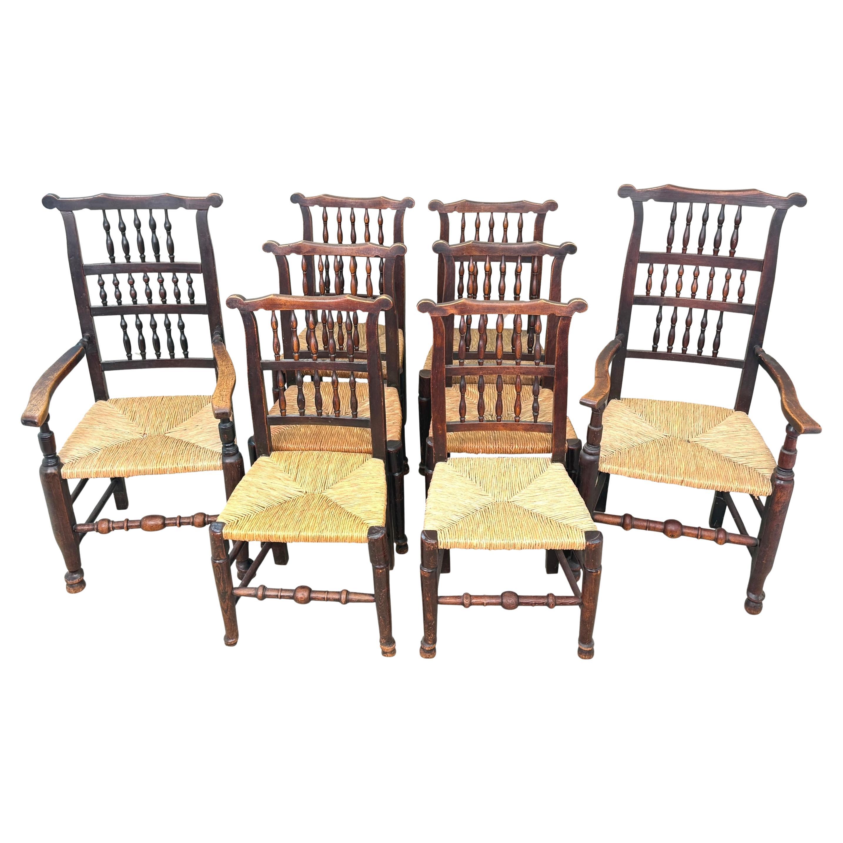 Ensemble de 8 chaises de cuisine et de salle à manger géorgiennes à dossier fuselé