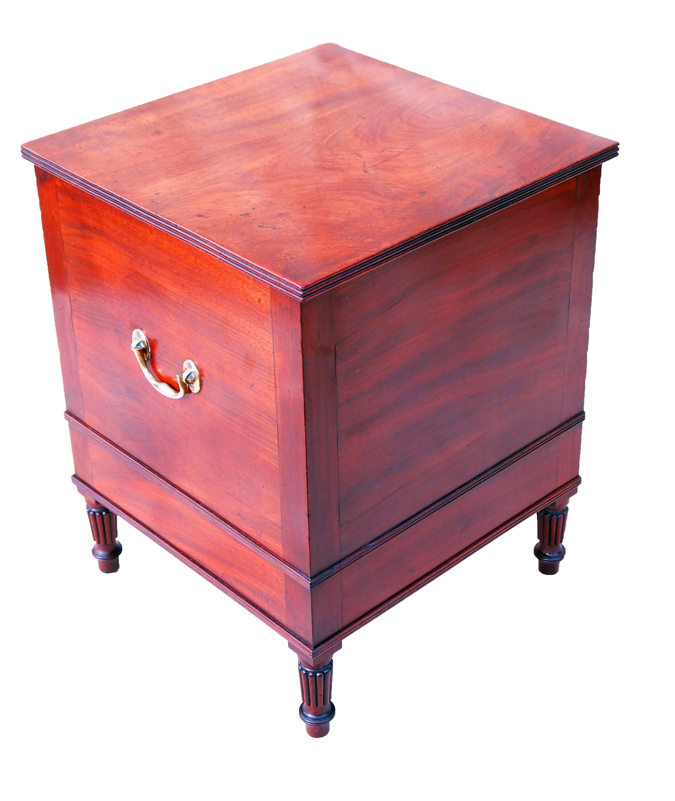 A superb quality regency period mahogany box Cellarette having well figured
lift up top concealing interior fitted with bottle divisions above one frieze
drawer and original brass handles raised on elegant turned and reeded legs.