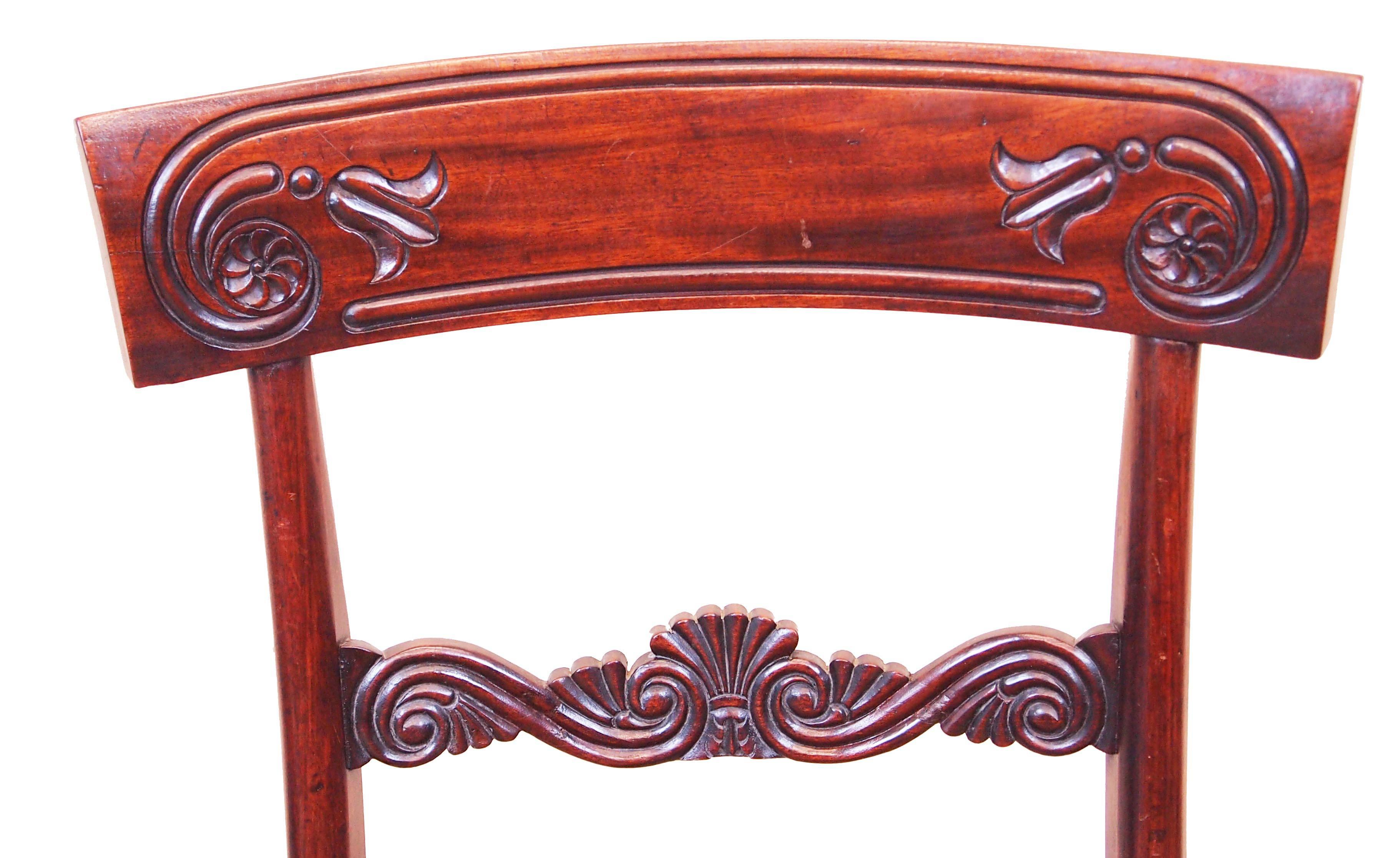 XIXe siècle Ensemble de 8 chaises de salle à manger Regency en acajou en vente