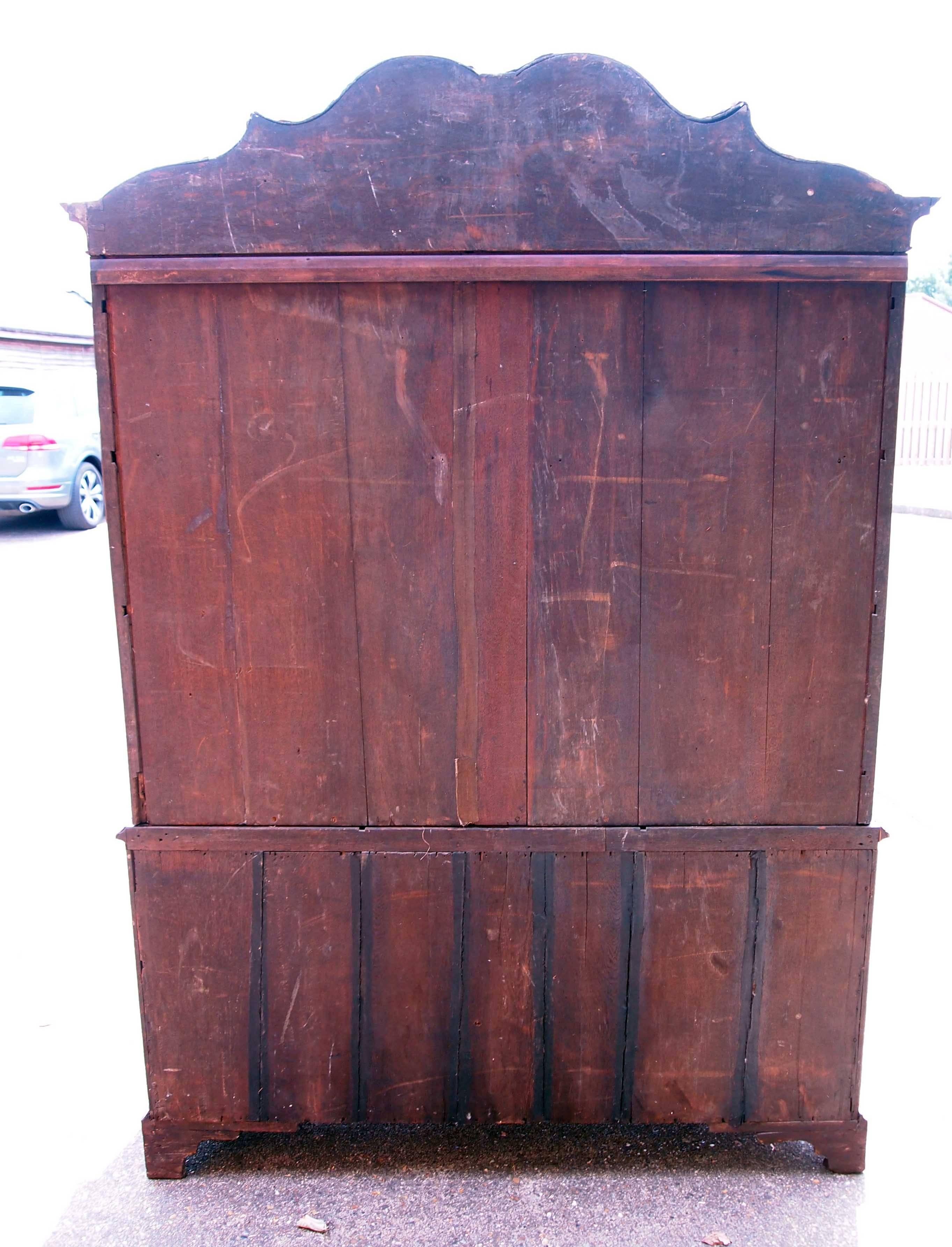 Antique Early 18th Century Burr Walnut Linen Press Cupboard In Good Condition In Bedfordshire, GB