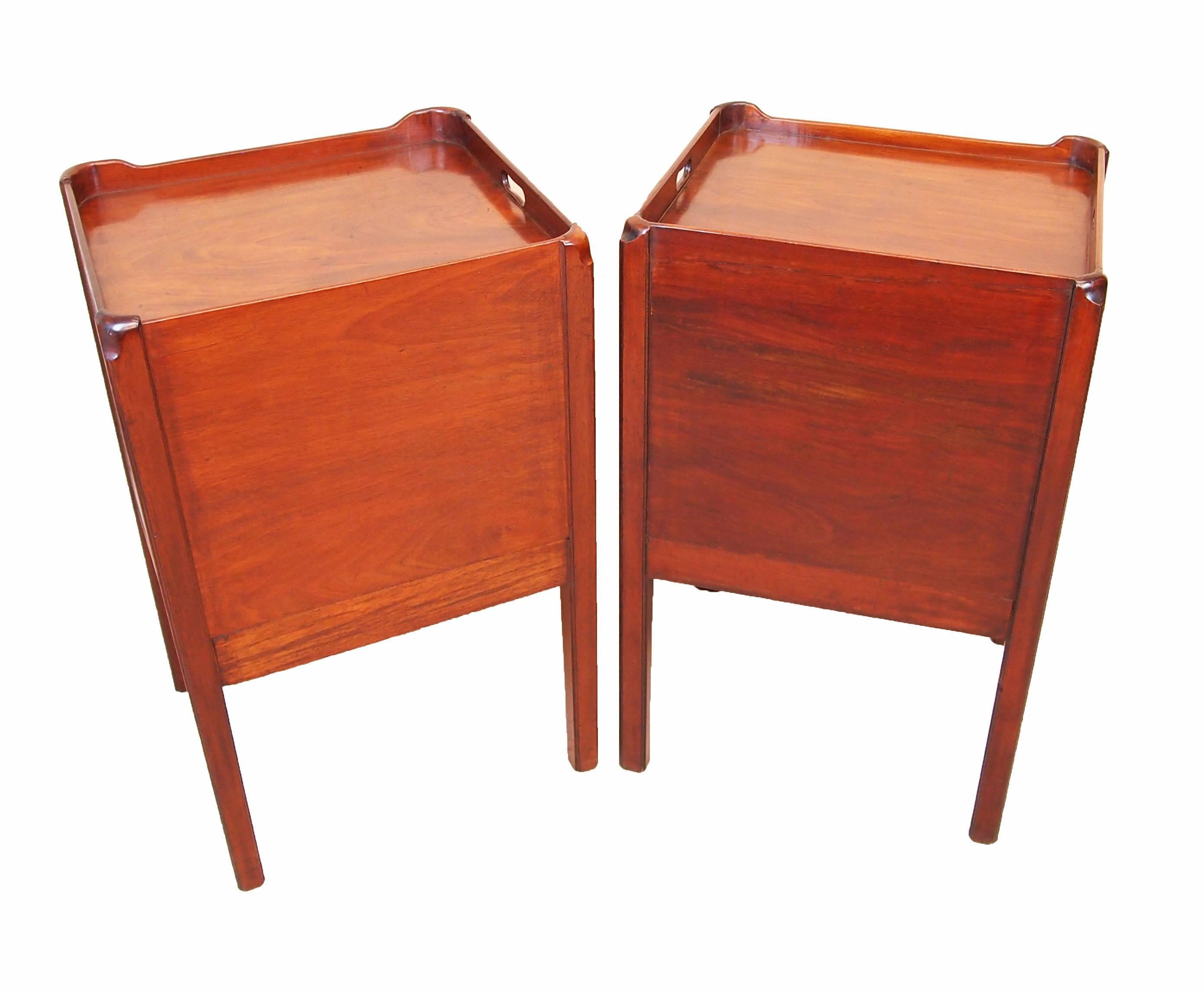 Antique Georgian Pair of Tray Top Commodes or Bedside Tables In Good Condition In Bedfordshire, GB