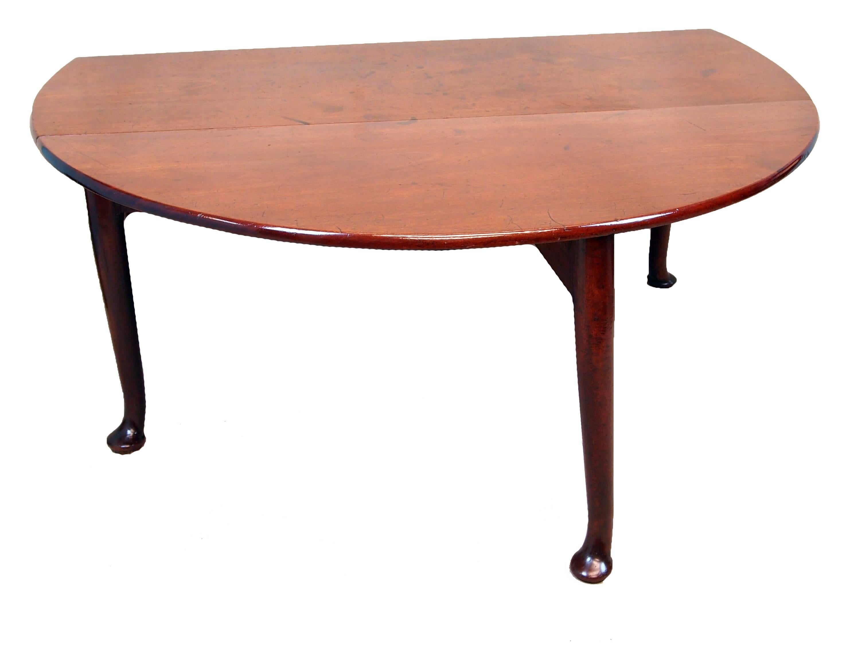 A stunning 18th century solid mahogany drop leaf dining table having well figured
top of exceptional color and patina raised on elegant turned legs and original
pad feet,


circa 1760.


Measure: H 28 inches
W 24 inches (flaps down)
W 68