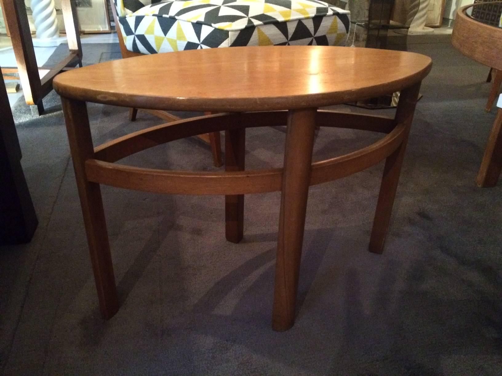 Mid-20th Century Pair of Round Nesting Tables by Nathan