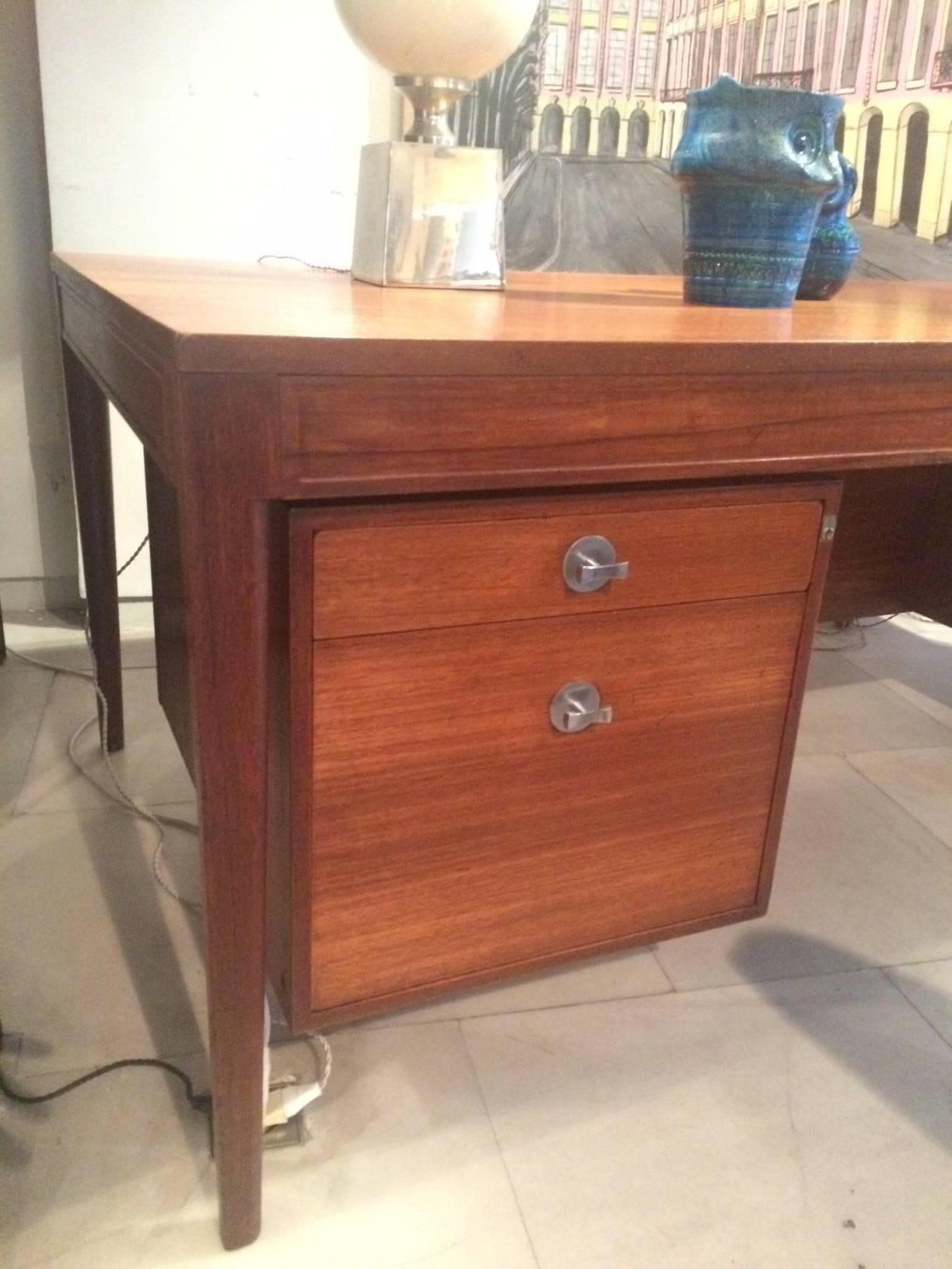 Diplomat Desk by Finn Juhl In Excellent Condition For Sale In Madrid, Madrid