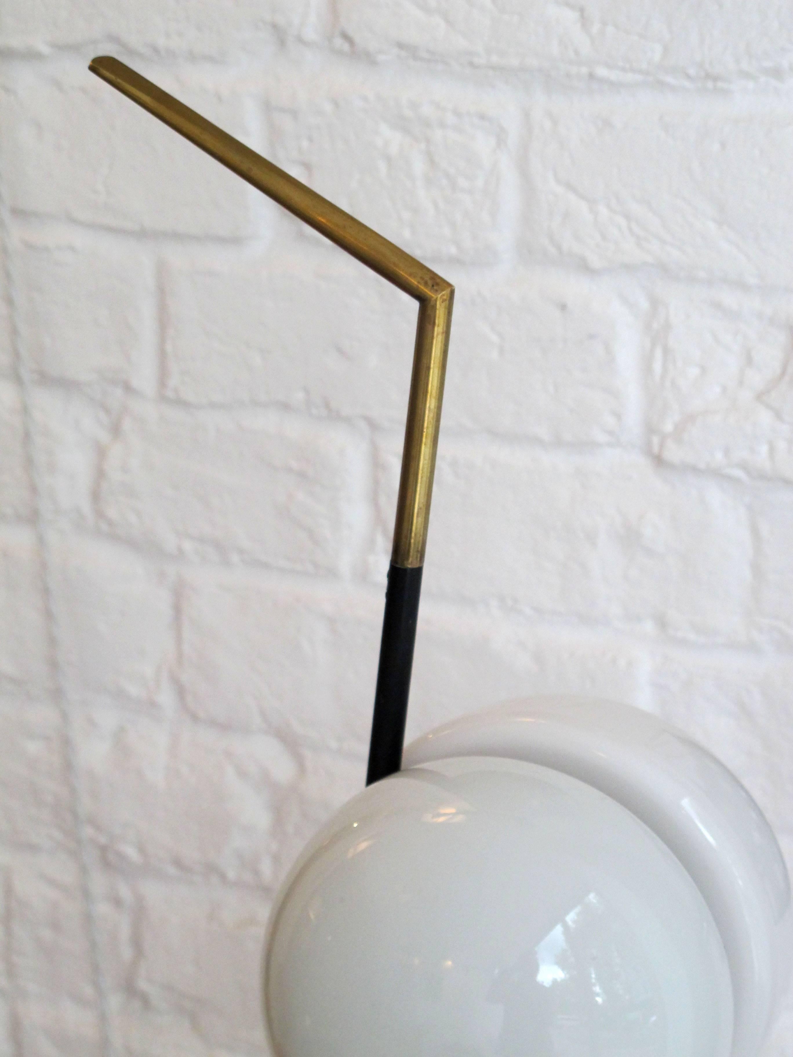 Unusual opaline and brass standing lamp.
Maison Lunel,
circa 1950,
France

Measuring height 143 cm.
 