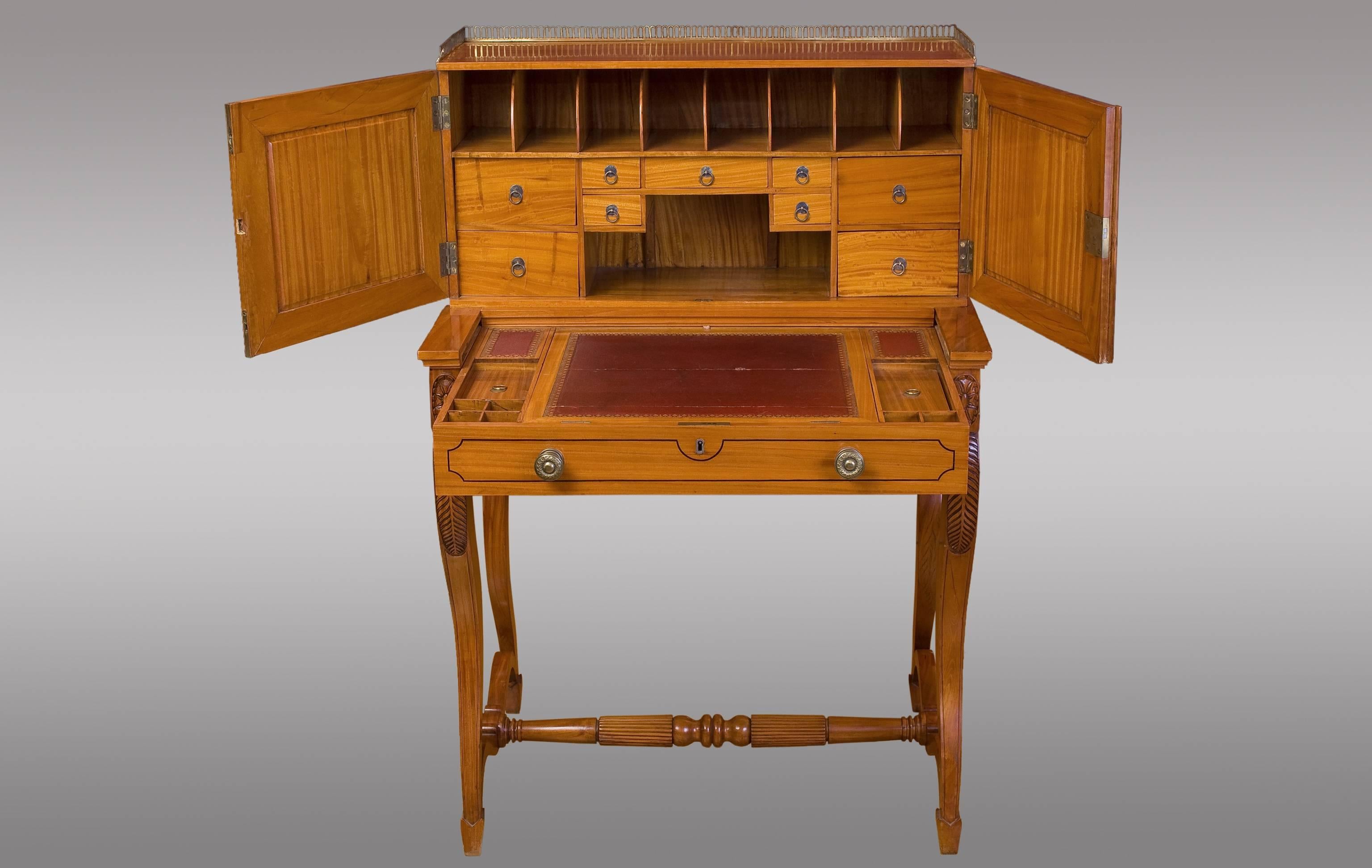 An Angloindian Bonheur du Jour, circa 1840
In solid satinwood, with lectern and compartiment in the desk.

