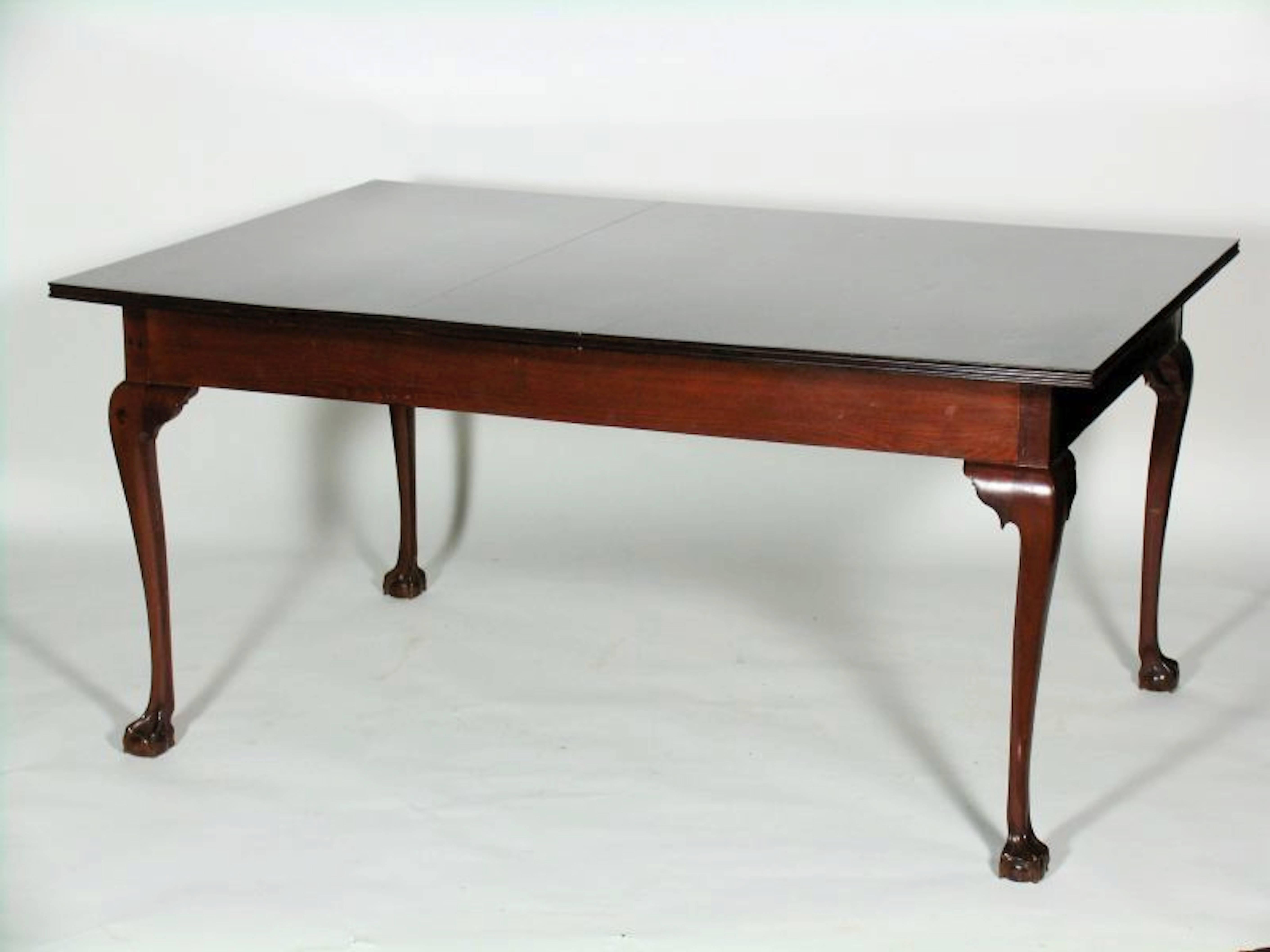 Solid rosewood and mahogany Dining table. Early 19th. Century.
Made in the Cadiz area (Spain)

