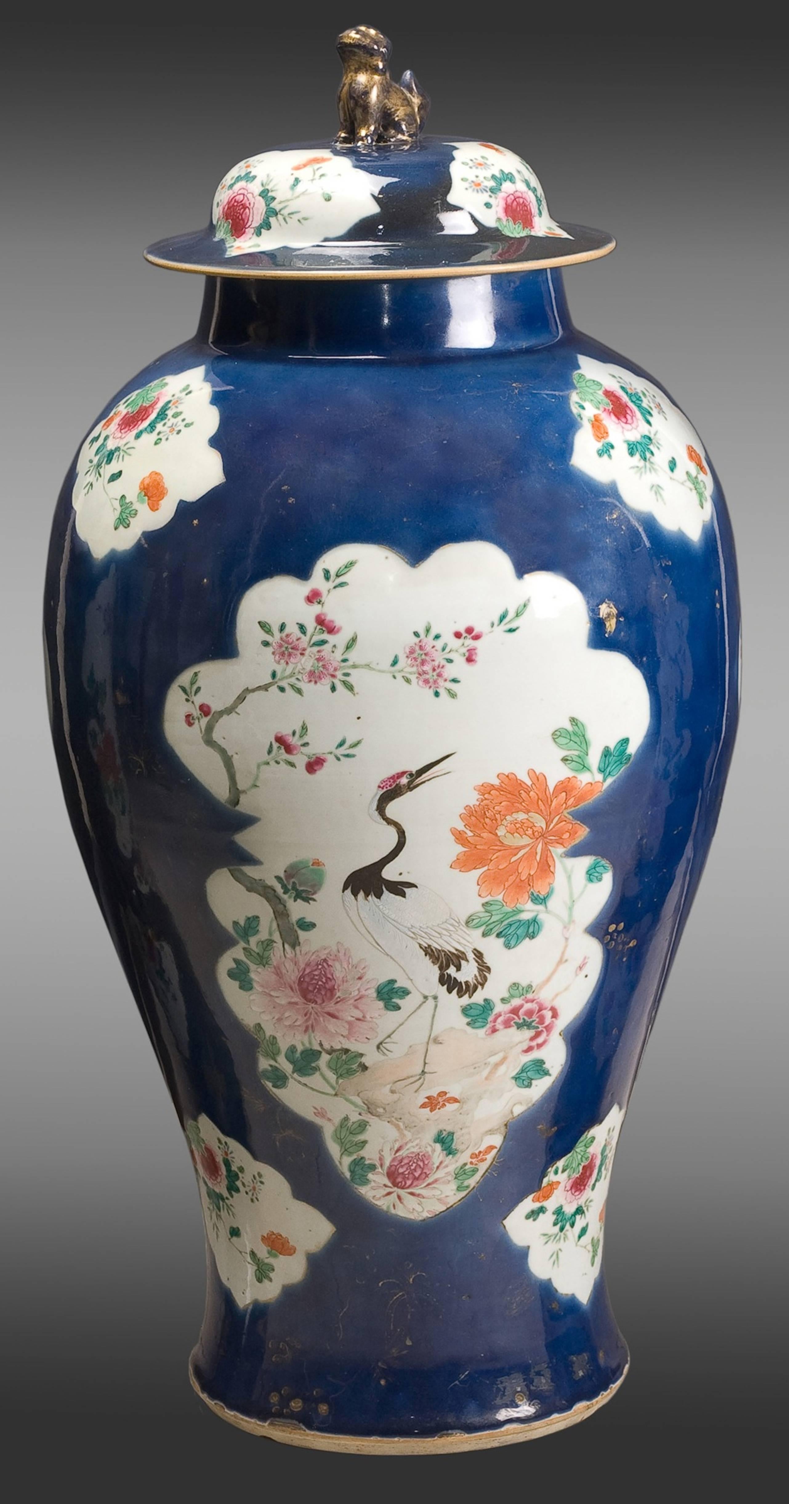 Set of two Trumpet vases and one covered jar. Kieng Lung Period (1735-1795).
Famille rose decoration on a power-blue ground.
(One trumpet vase restored).

Measures: Height: Jar 70cm. / Vases 60cm.
Diameter: Jar 35cm. / Vases 26cm.