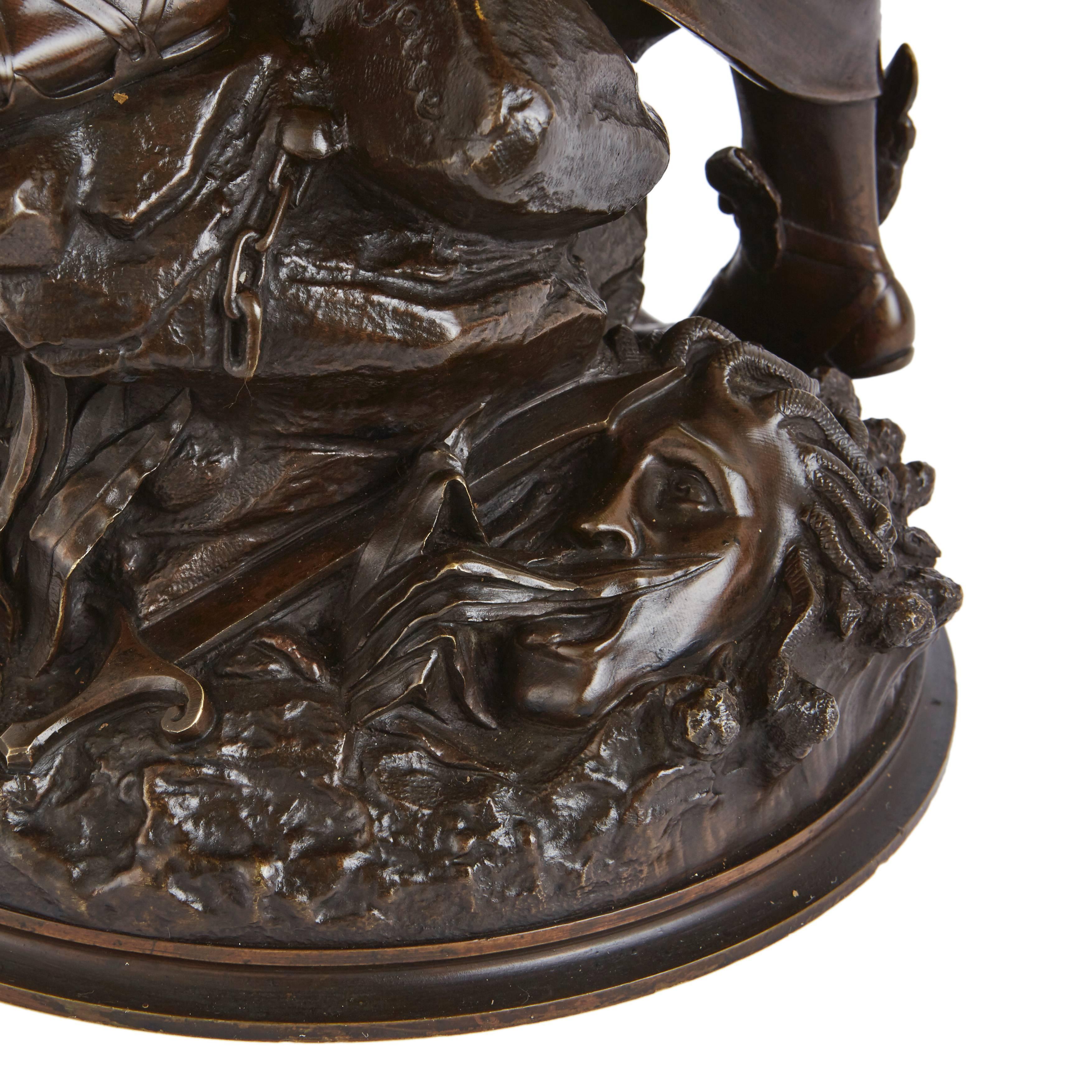 Grupo de figuras de bronce de Perseo liberando a Andrómeda por Jean Louis Grégoire Francés en venta