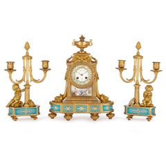 Conjunto de Reloj de Tres Piezas Antiguo Francés Ormolu Montado en Porcelana