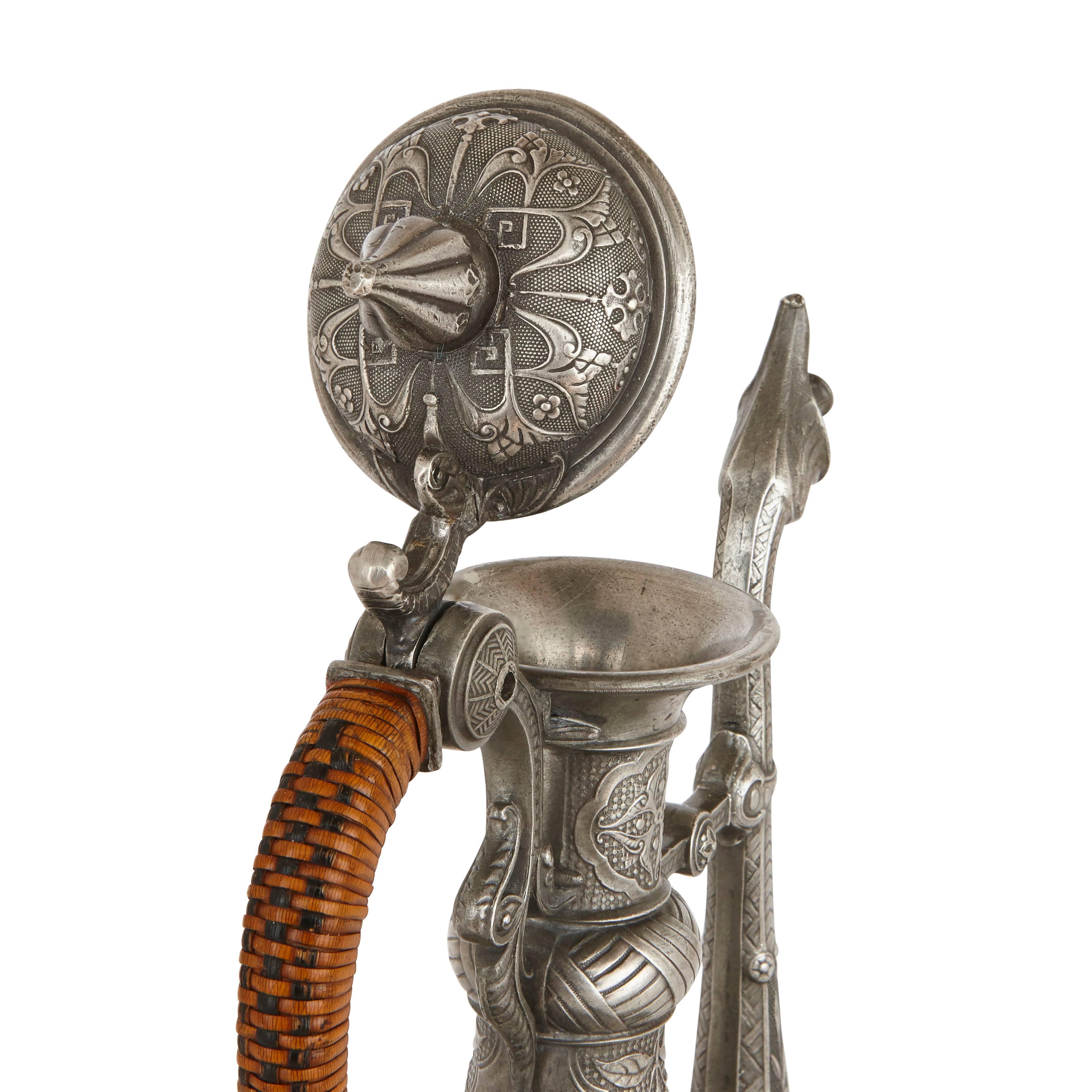 aiguière etain ancien