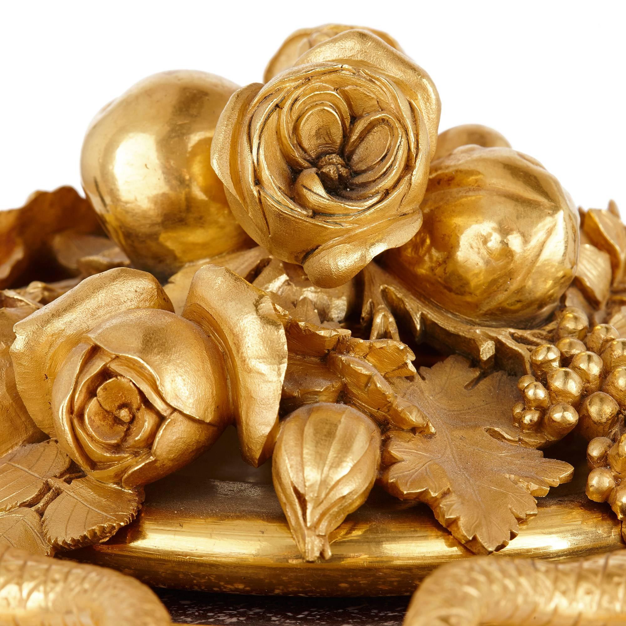XIX secolo Coppia di cassolette antiche francesi in ormolu e porfido in vendita