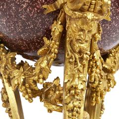 Französische Kaminuhr im neoklassischen Stil aus Goldbronze und Porphyr, Cercle Tournant