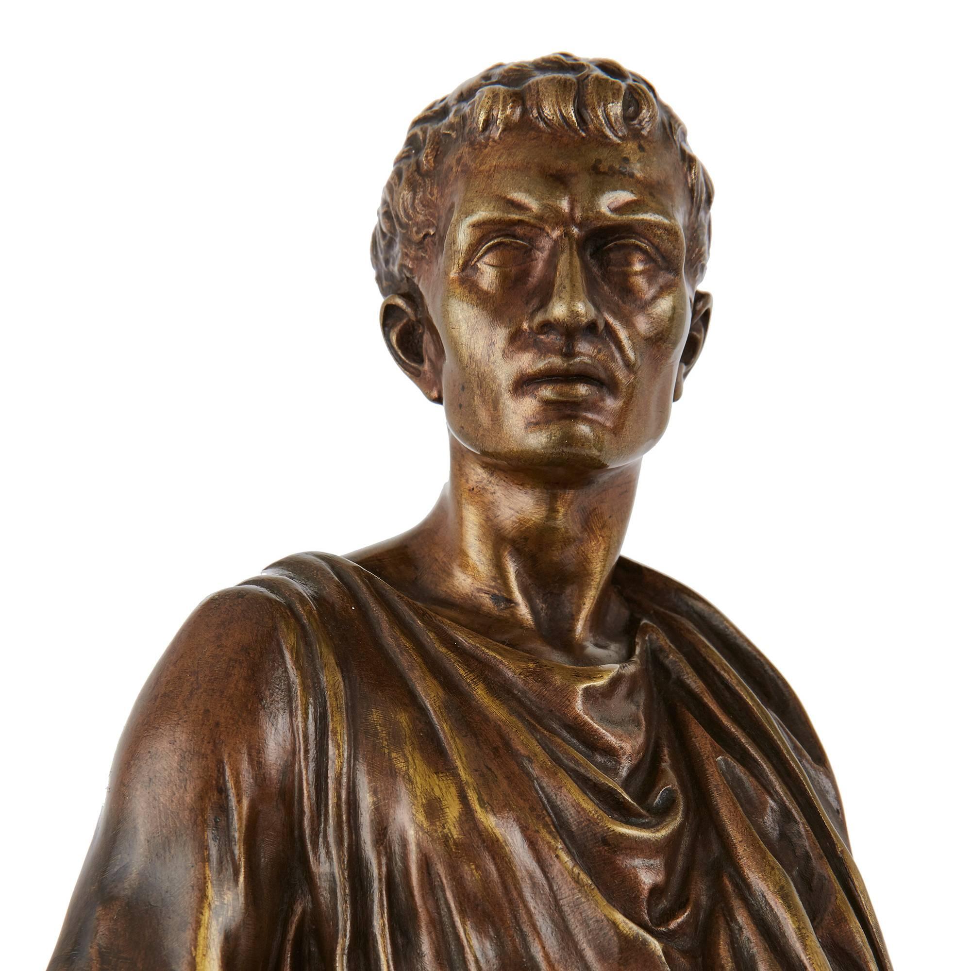 Figura antigua de bronce patinado de emperador romano por Mathurin Moreau Francés en venta