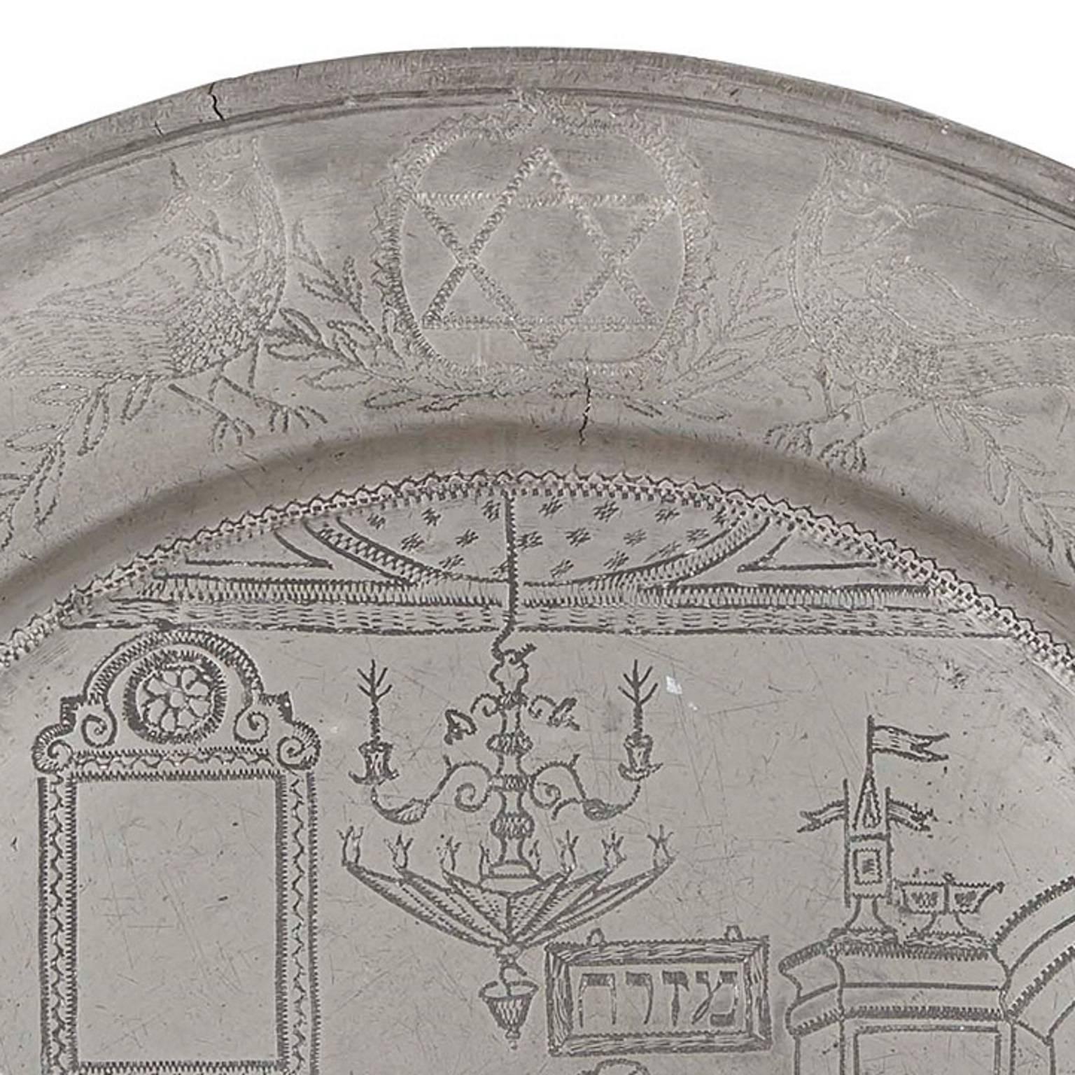 Large and Impressive German Antique Finely Engraved Judaica Pewter Seder Plate In Good Condition For Sale In London, GB