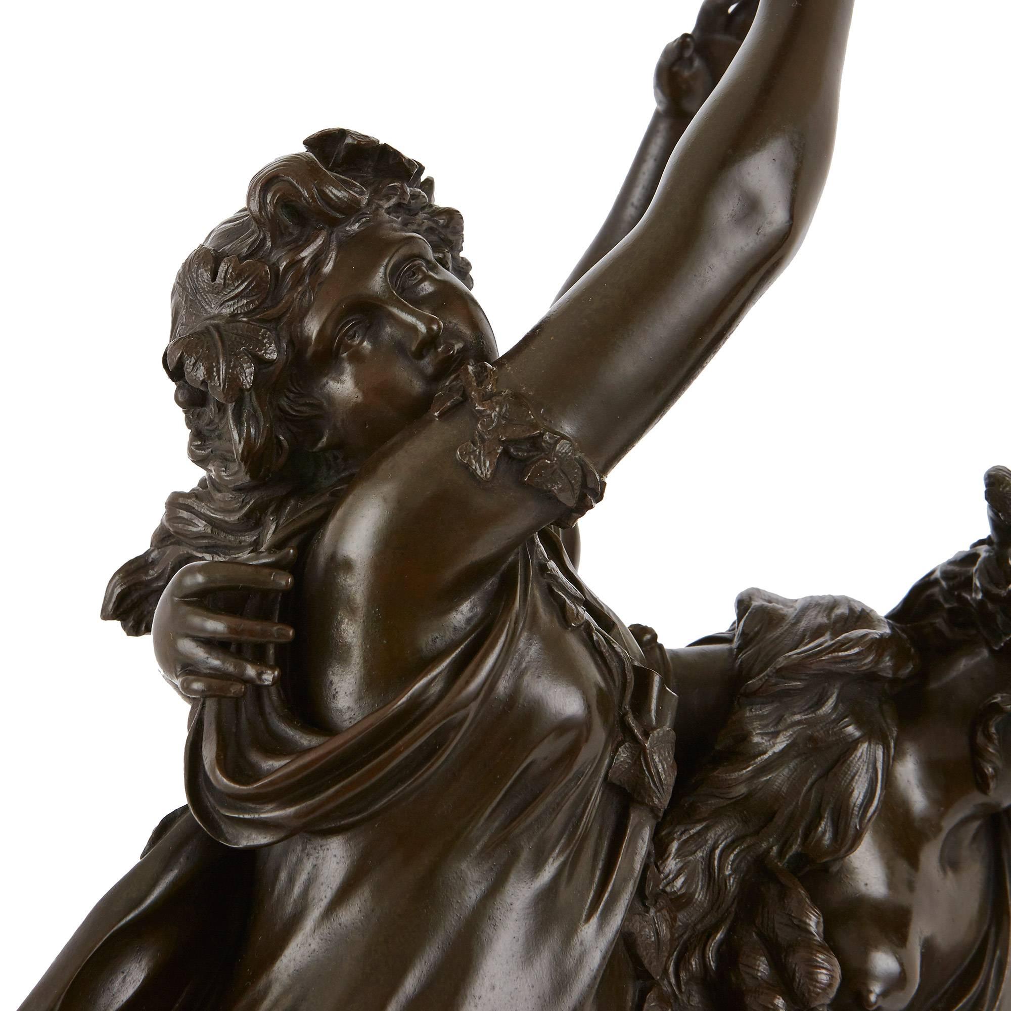 Français Groupe sculptural français ancien de Bacchanalia en bronze patiné d'après Clodion en vente