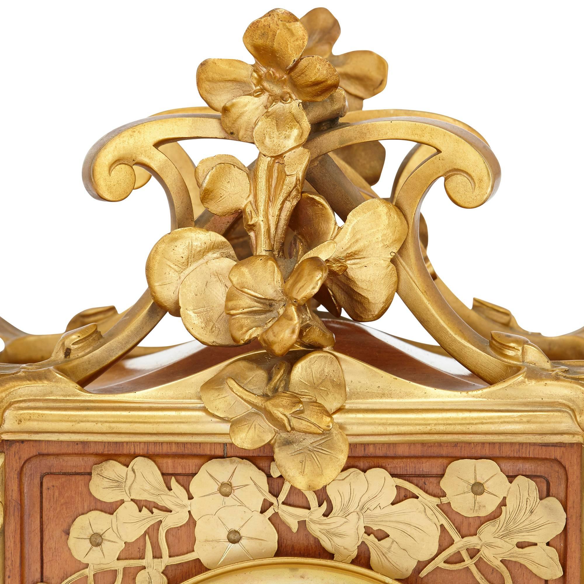 20ième siècle Pendule de cheminée d'époque Art nouveau montée en bronze doré par Colin & Cie en vente