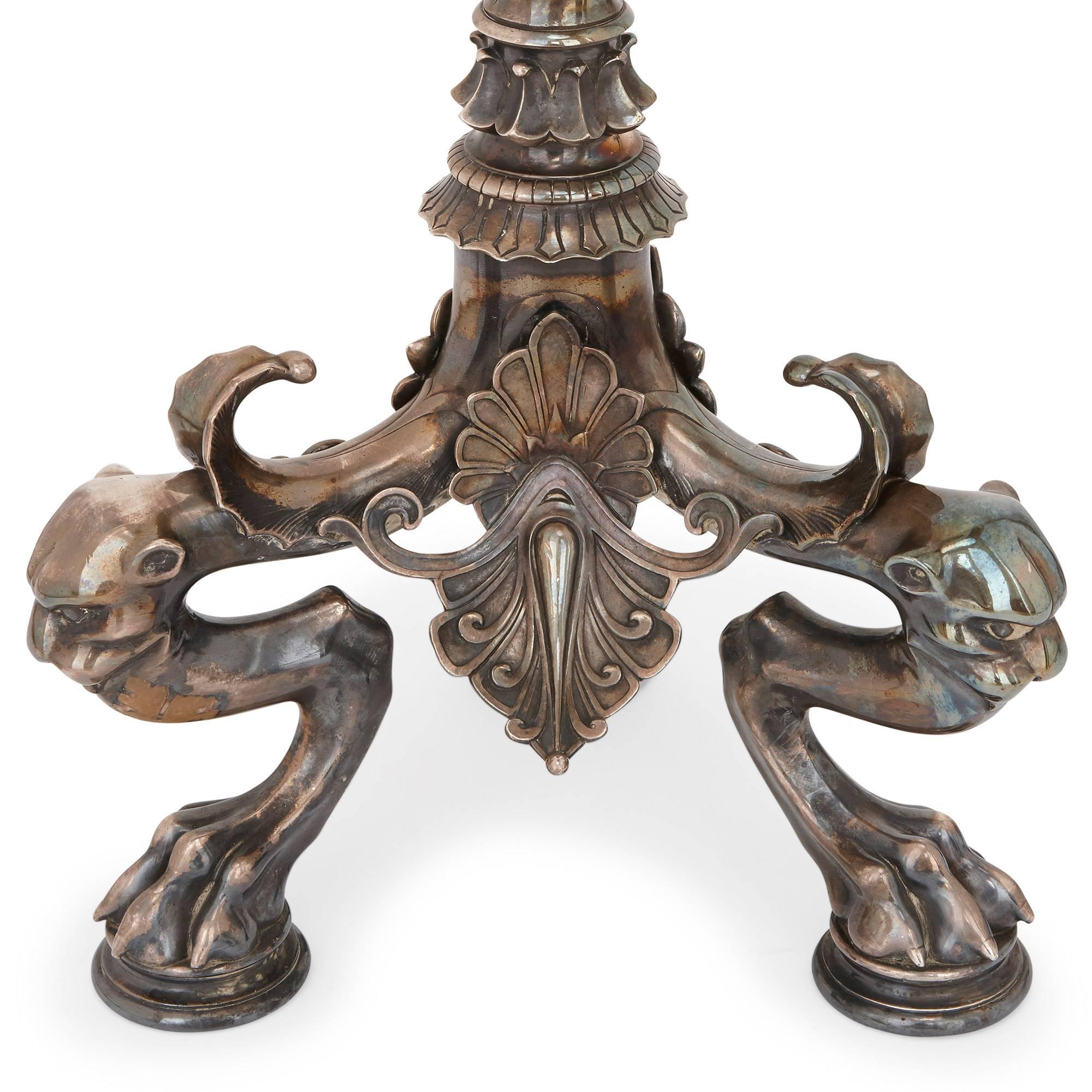 XIXe siècle Paire de grands lampadaires anciens en bronze argenté, attribués à Barbedienne en vente