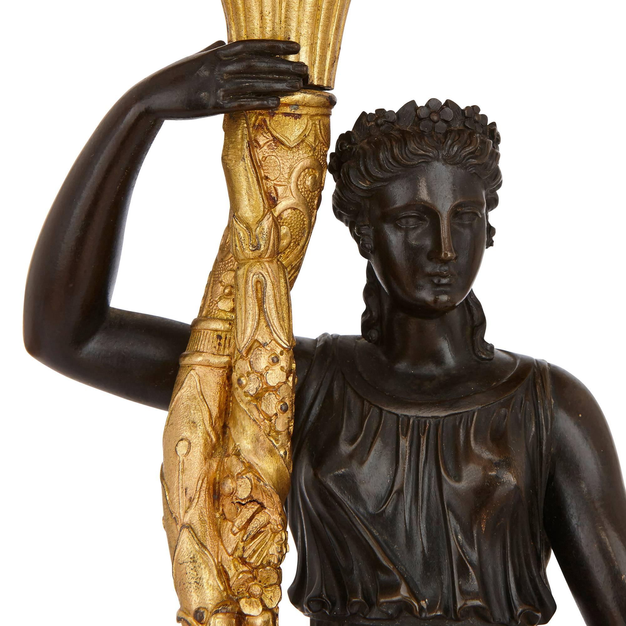 Zwei antike französische Empire-Kronleuchter aus Goldbronze und patinierter Bronze im Zustand „Hervorragend“ im Angebot in London, GB