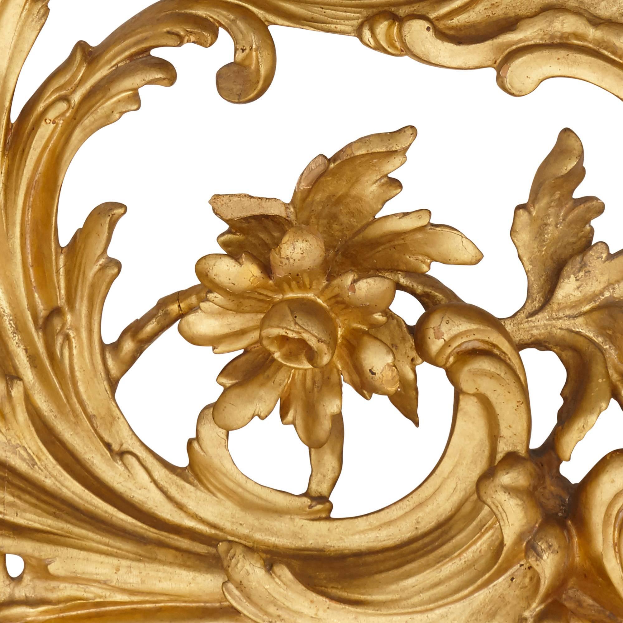 XIXe siècle Miroir italien de style rococo du 19ème siècle en bois doré en vente