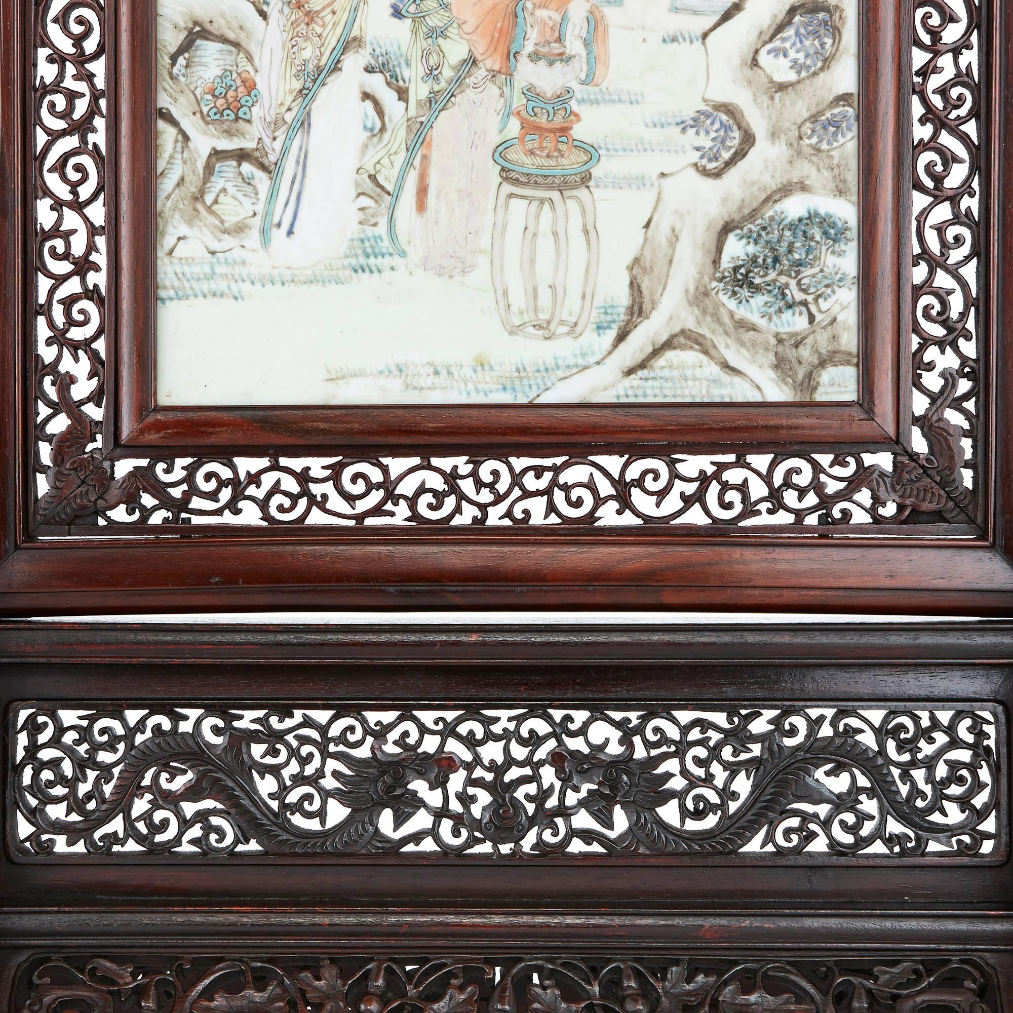 Antique Chinese Rosewood Screen with Painted Porcelain Plaque In Excellent Condition In London, GB