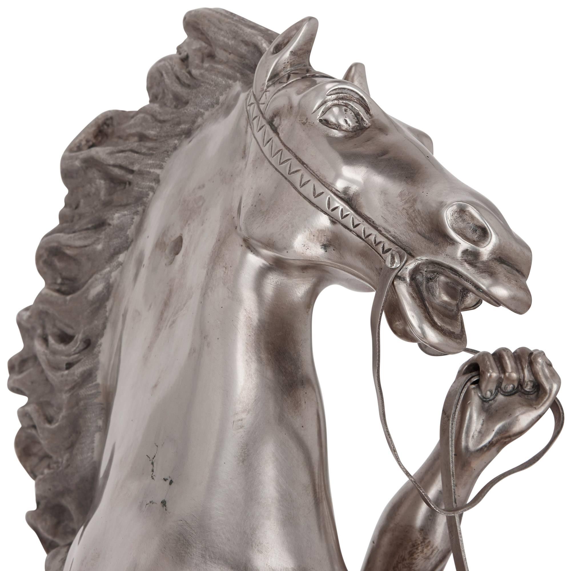 Coppia di modelli in bronzo argentato dei cavalli di Marly di Guillaume Coustou in vendita 1