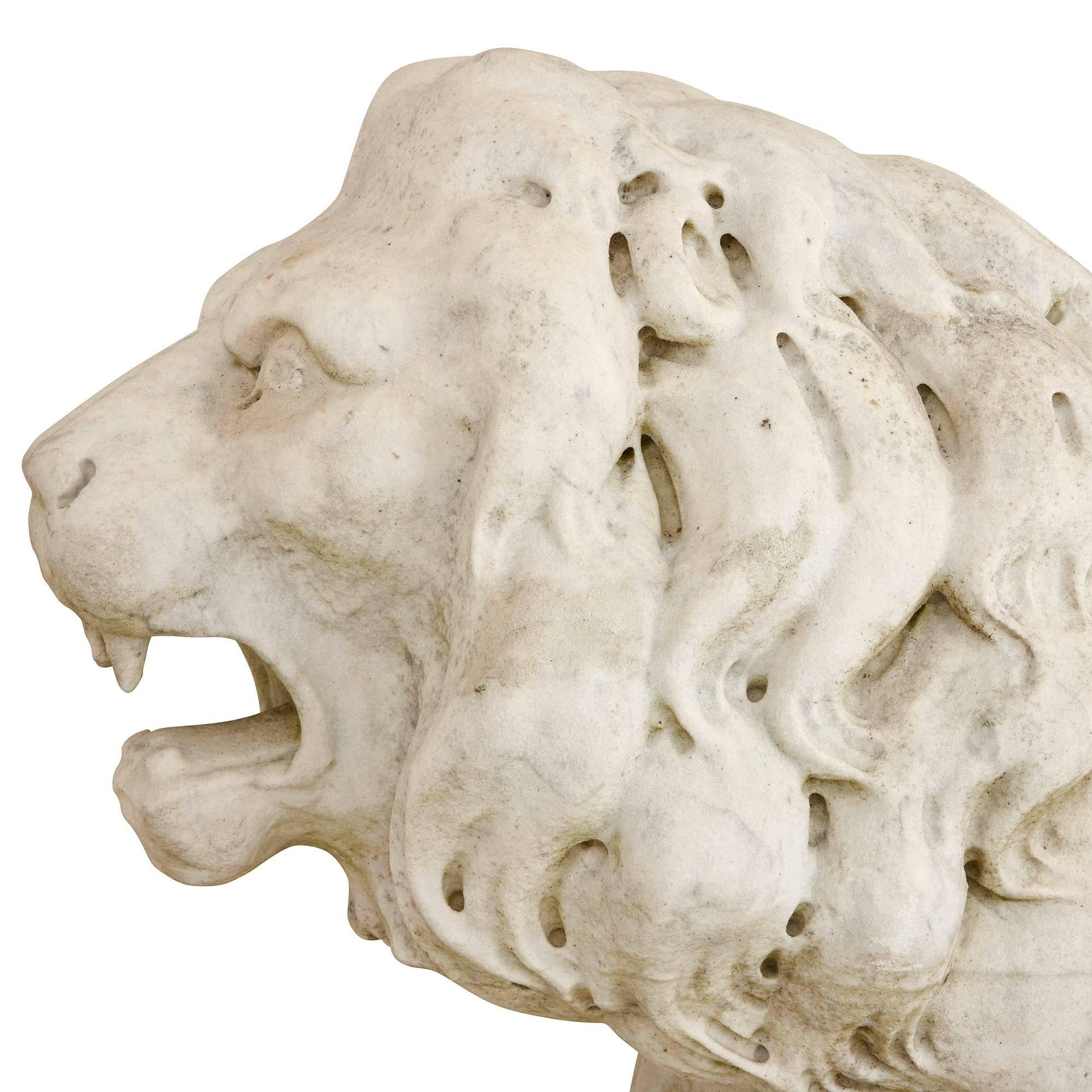 Antique Pair of Italian Marble Lion Sculptures in the Neoclassical Style 3