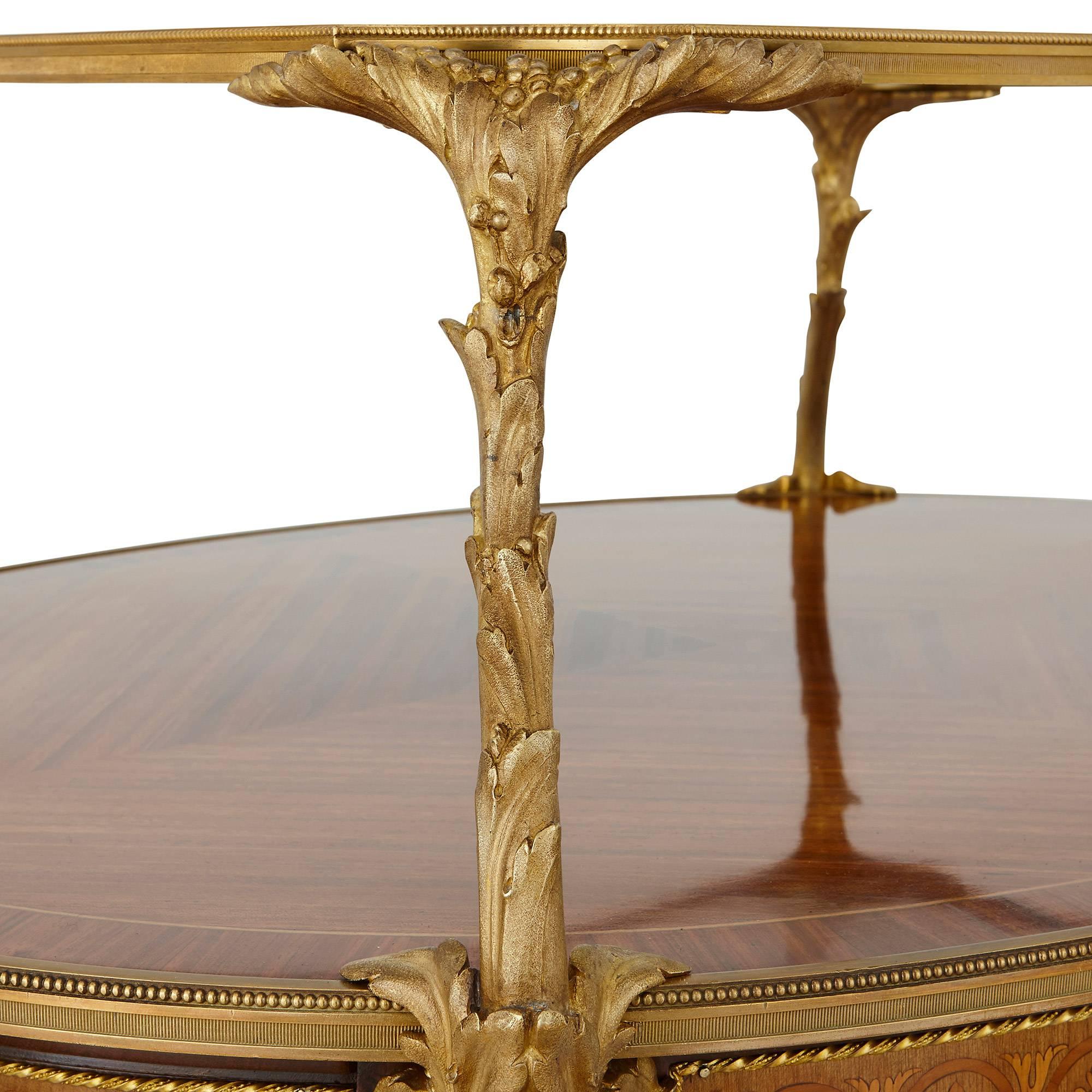 XIXe siècle Ancienne table  th franaise en marqueterie monte en bronze dor par Linke en vente