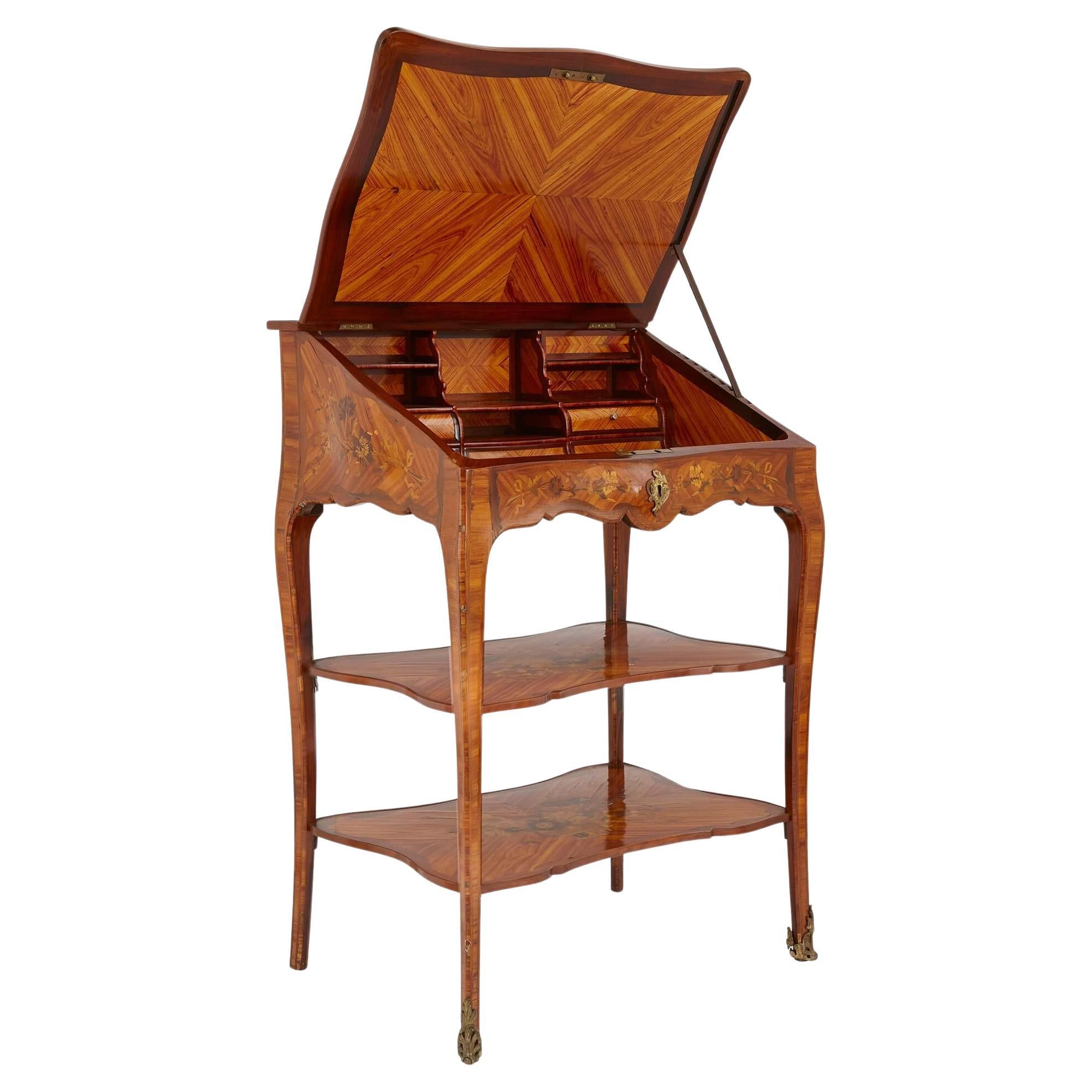 Secretaire de escritura francés de bronce dorado y marquetería en venta