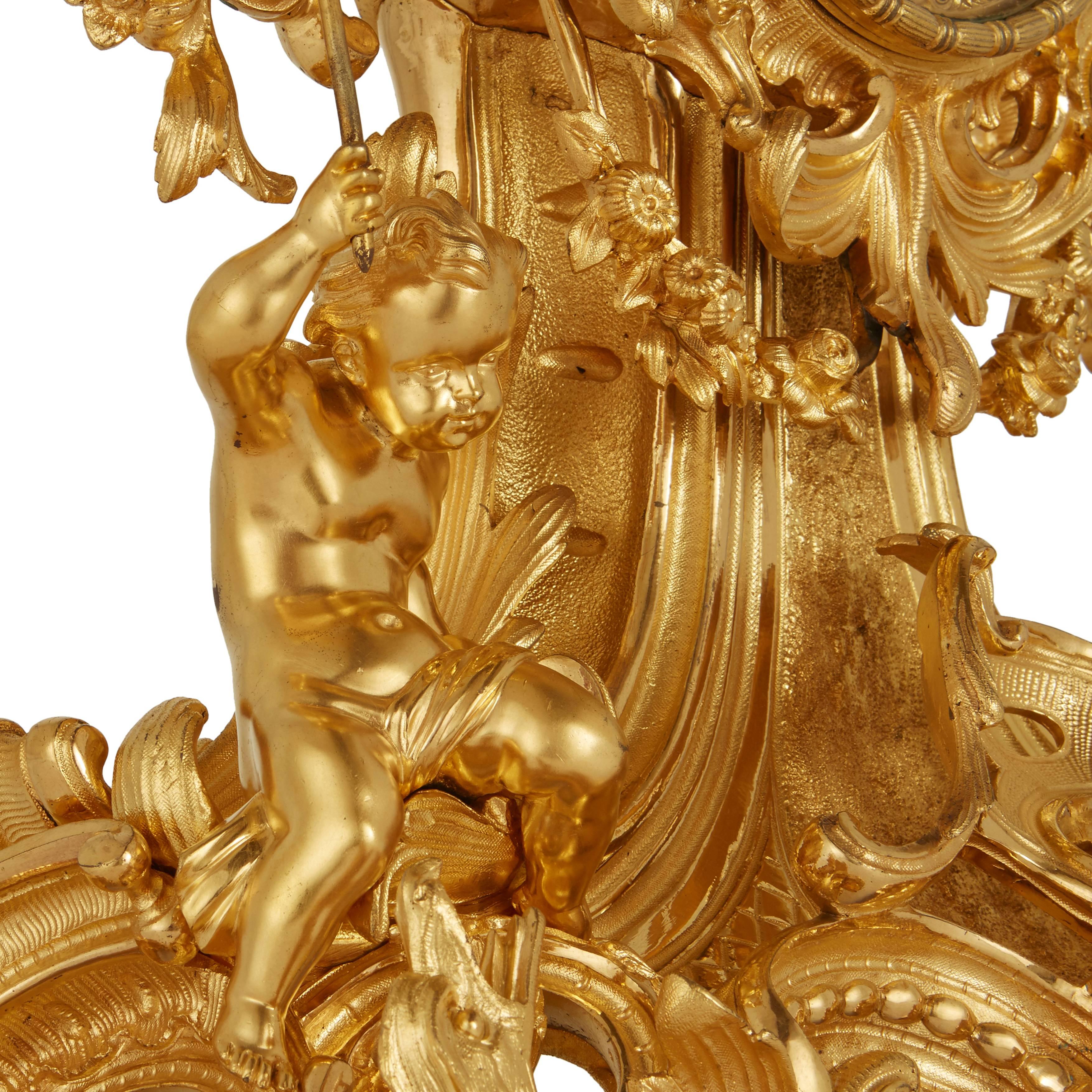 Große Ormolu-Manteluhr im Stil Louis XV im Zustand „Gut“ im Angebot in London, GB
