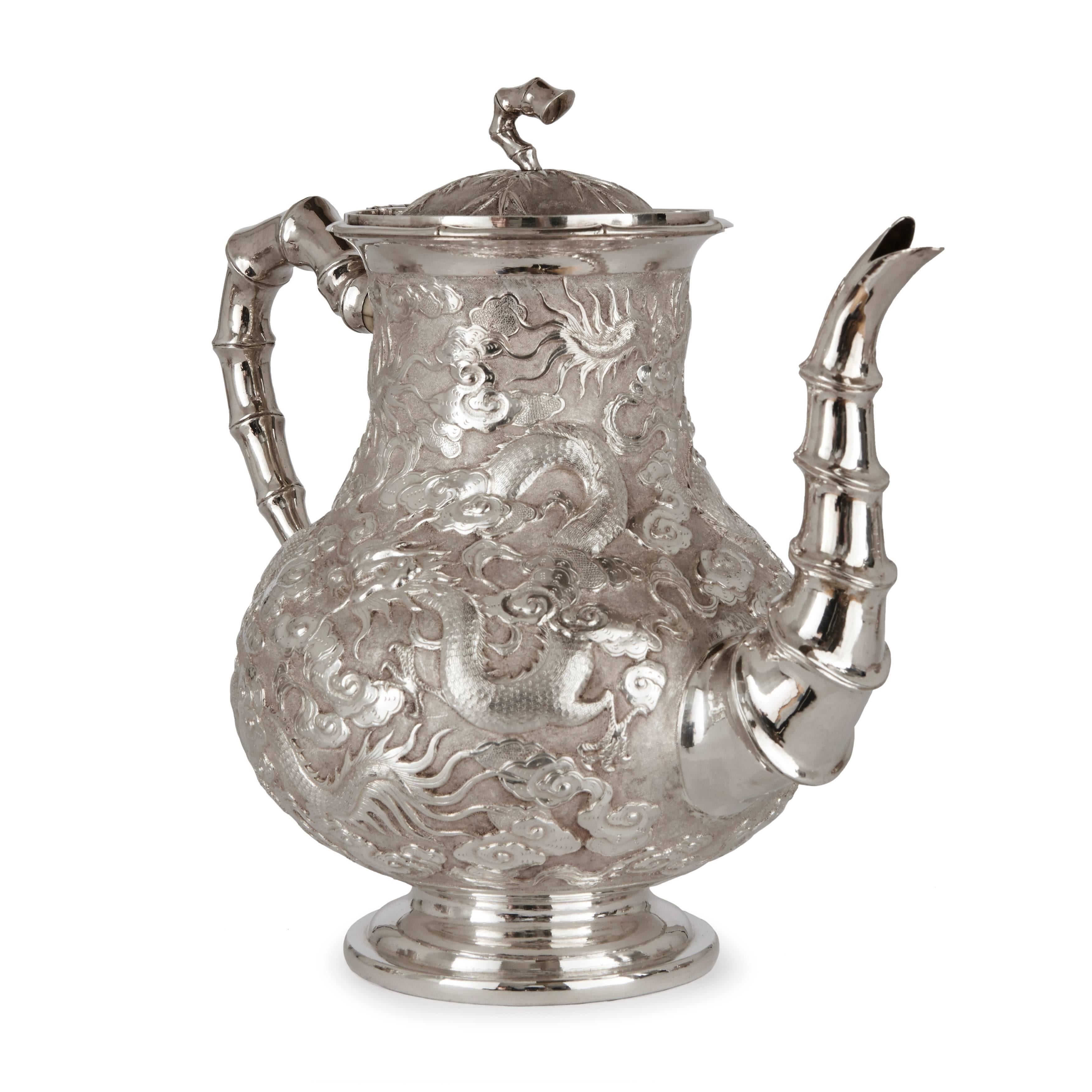 Fino servicio de té y café de plata de cuatro piezas de la dinastía Qing por K.W Chino en venta