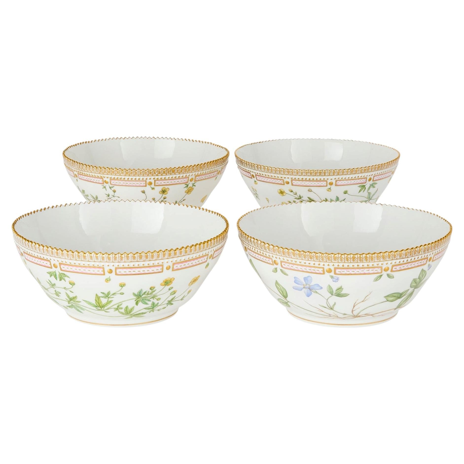 Lot de quatre bols en porcelaine « Flora Danica » de Royal Copenhagen en vente