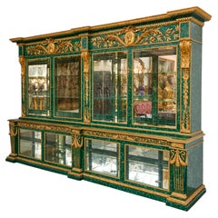 Große neoklassizistische Vitrine aus Malachit und vergoldeter Bronze