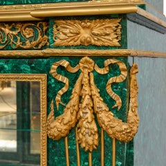 Große neoklassizistische Vitrine aus Malachit und vergoldeter Bronze