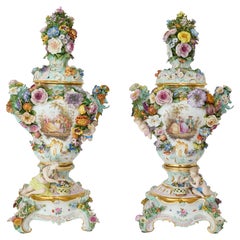 Imposante et magnifique paire de vases en porcelaine de Meissen ornés de fleurs