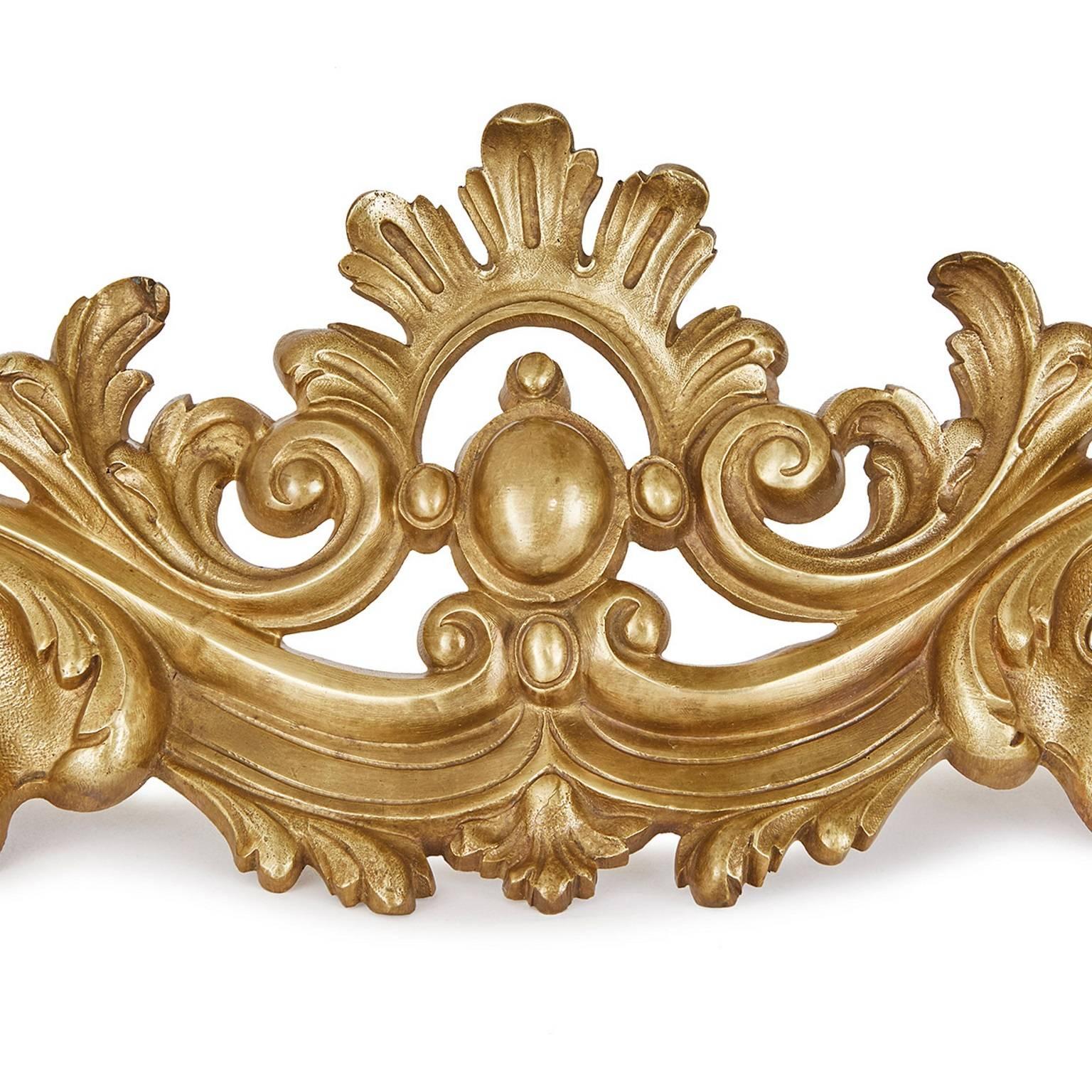 Antique Rococo Style French Gilt Bronze ‘Ormolu’ Gold Fireplace Fender In Good Condition In London, GB