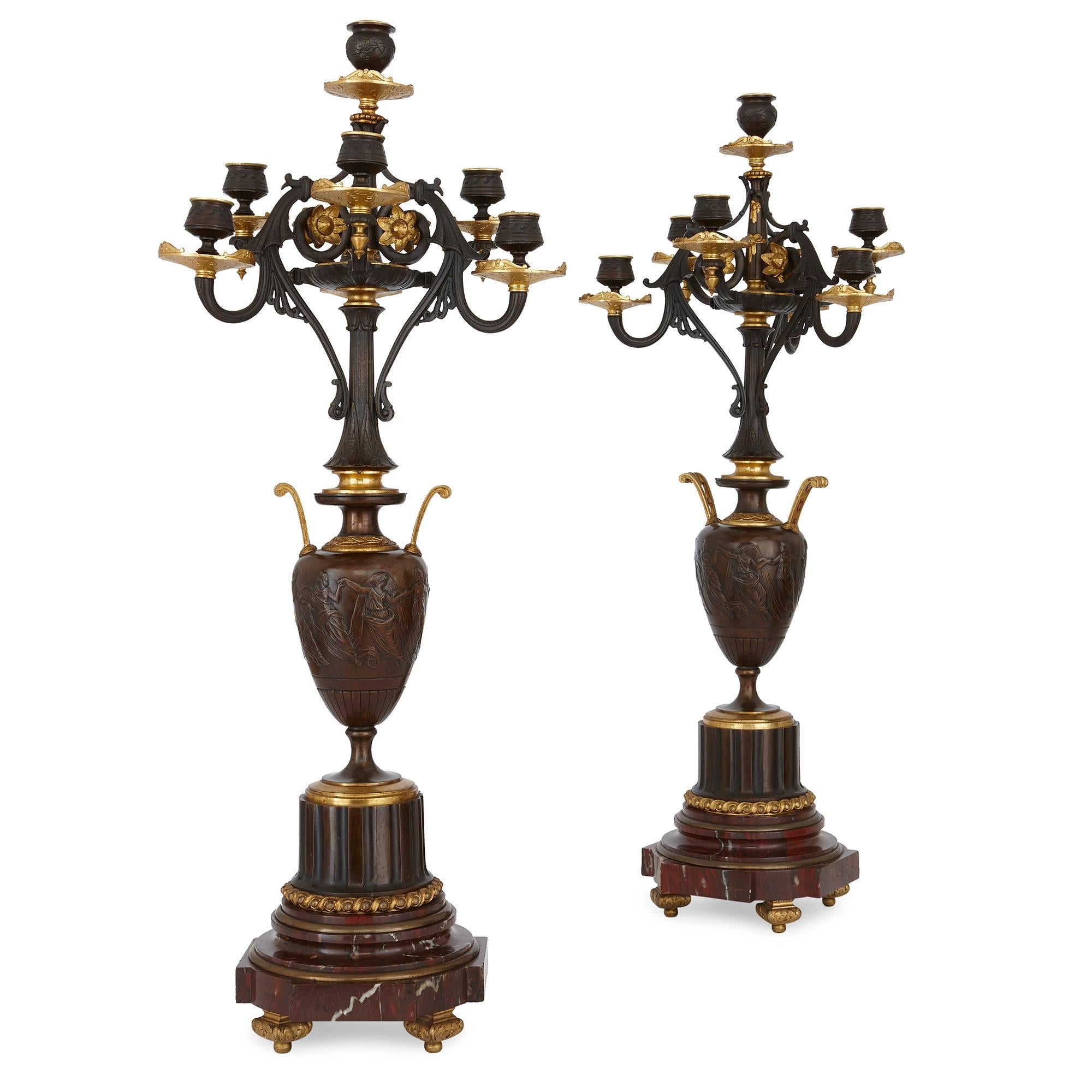 Lemerle-Charpentier & Compagnie Reloj de mármol rojo, dorado y bronce patinado siglo XIX en venta