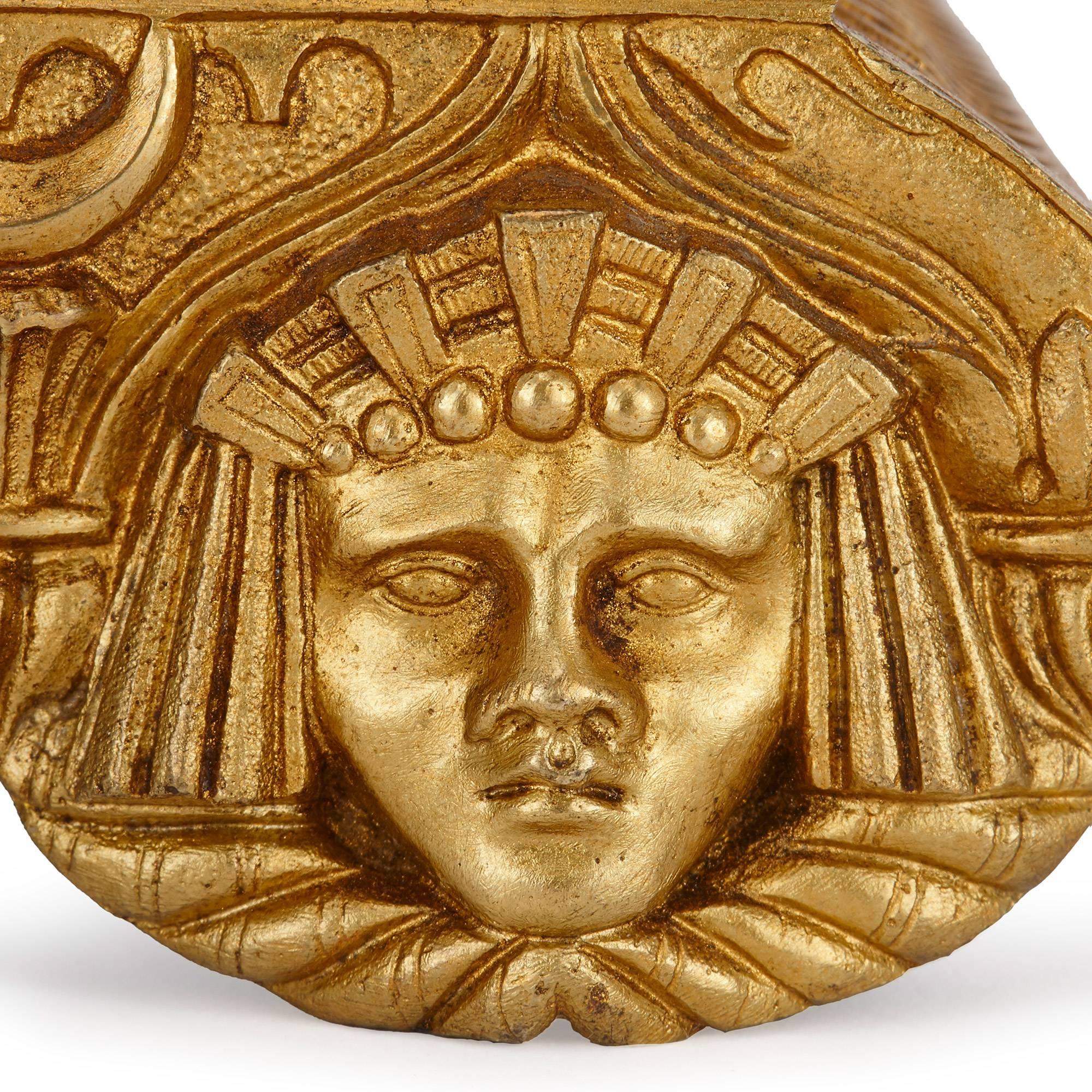 Bronze doré Pendule de cheminée ancienne en bronze doré de style orientaliste français en vente