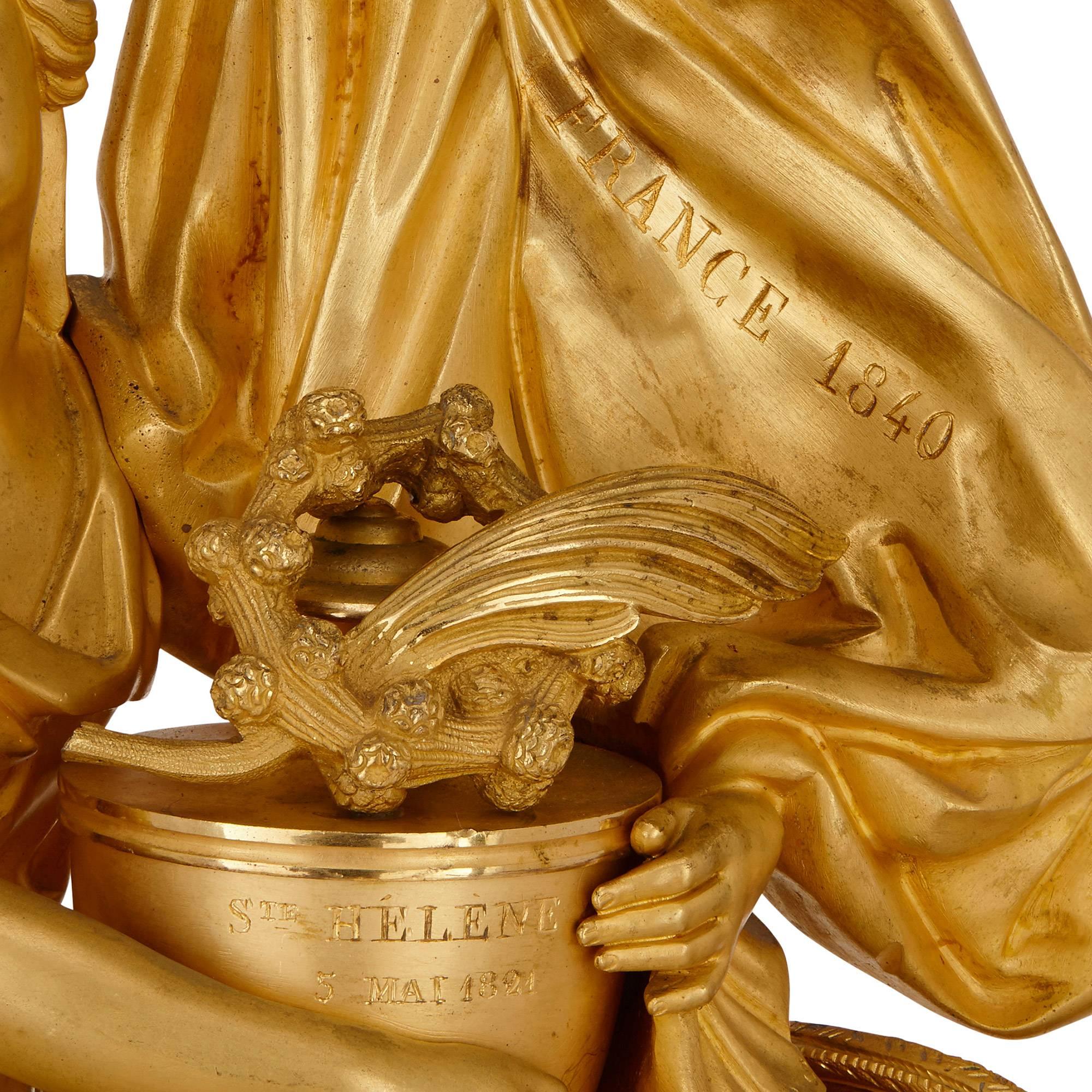 Bronze doré Pendule de cheminée française ancienne en bronze doré commémorant Napoléon Bonaparte par Leroy en vente